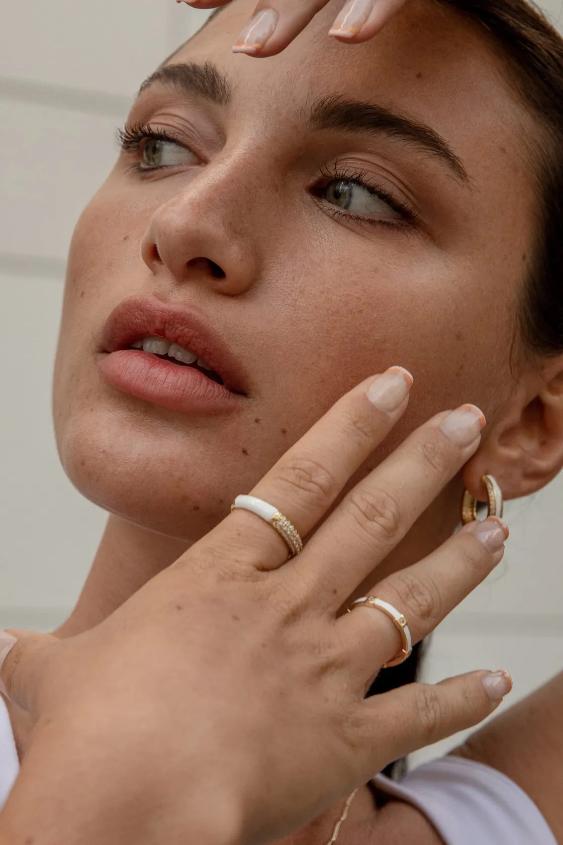 Anillos Finos | Anillos Circonitas | LINEARGENT Anillo esmalte blanco con engaste de circonitas