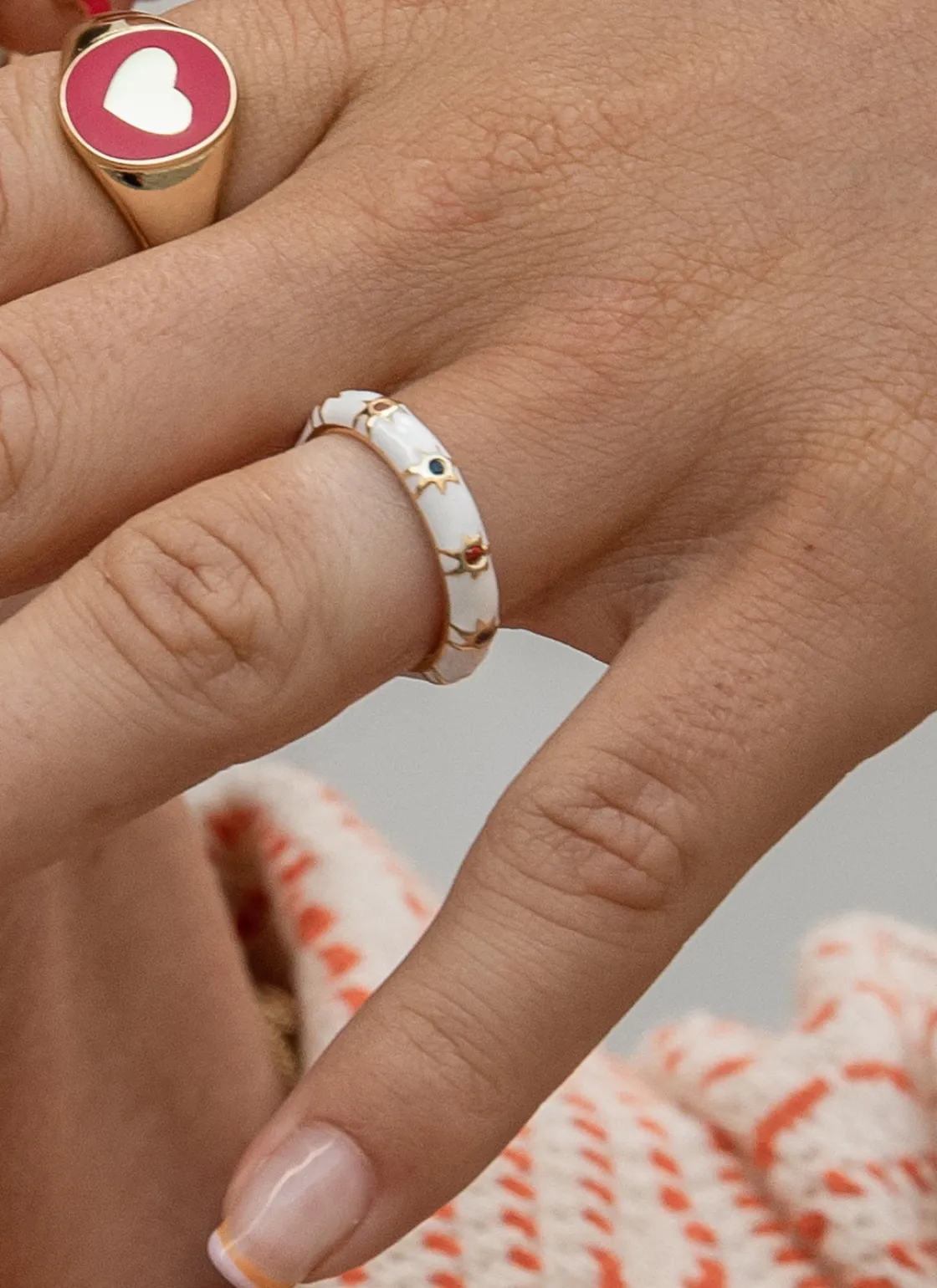 Anillos Finos | LINEARGENT Anillo esmalte blanco diseño estrellas multicolores