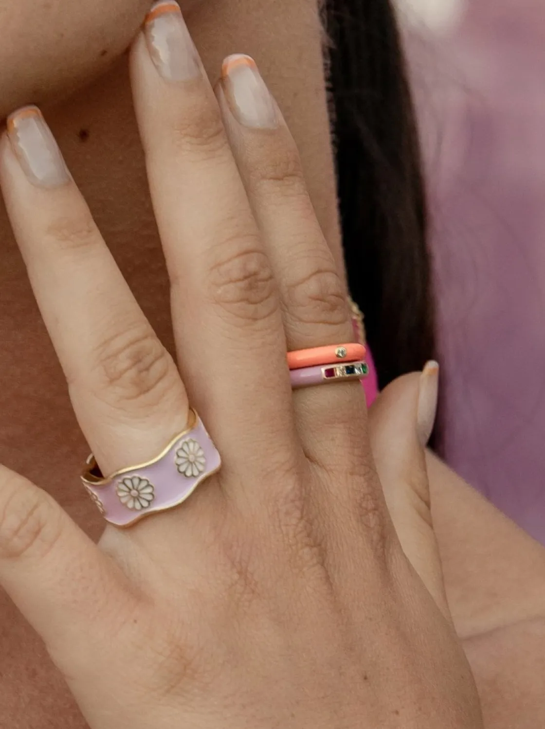 Anillos Pequeños | Anillos Finos | LINEARGENT Anillo esmalte naranja diseño circonita central bañado en oro