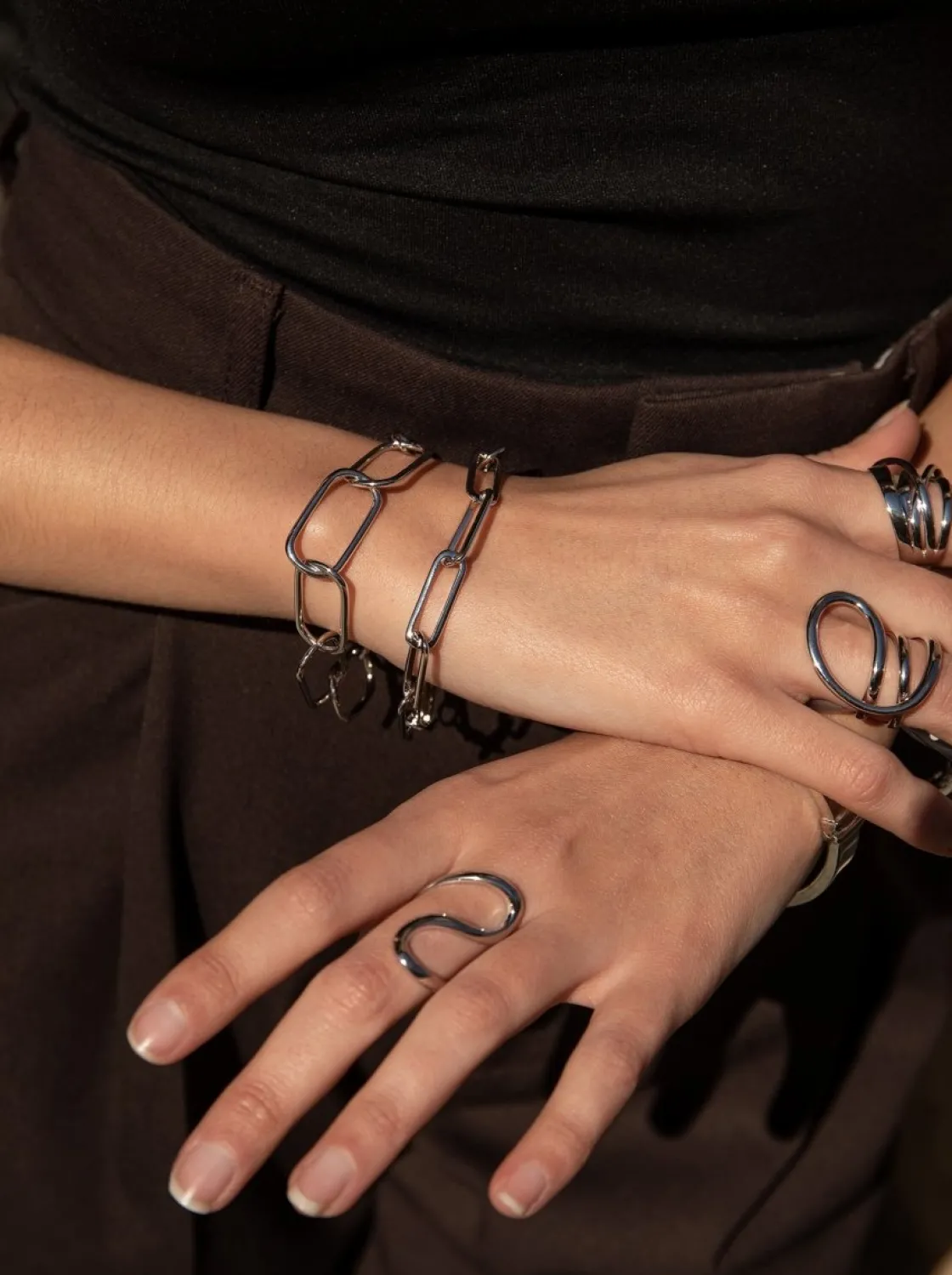 Anillos De Diseño | Anillos Grandes | LINEARGENT Anillo ola con diseño fino e irregular de plata lisa