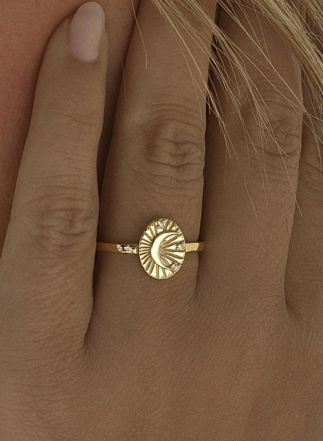 Anillo Sello | LINEARGENT Anillo sello diseño de luna y tres circonitas