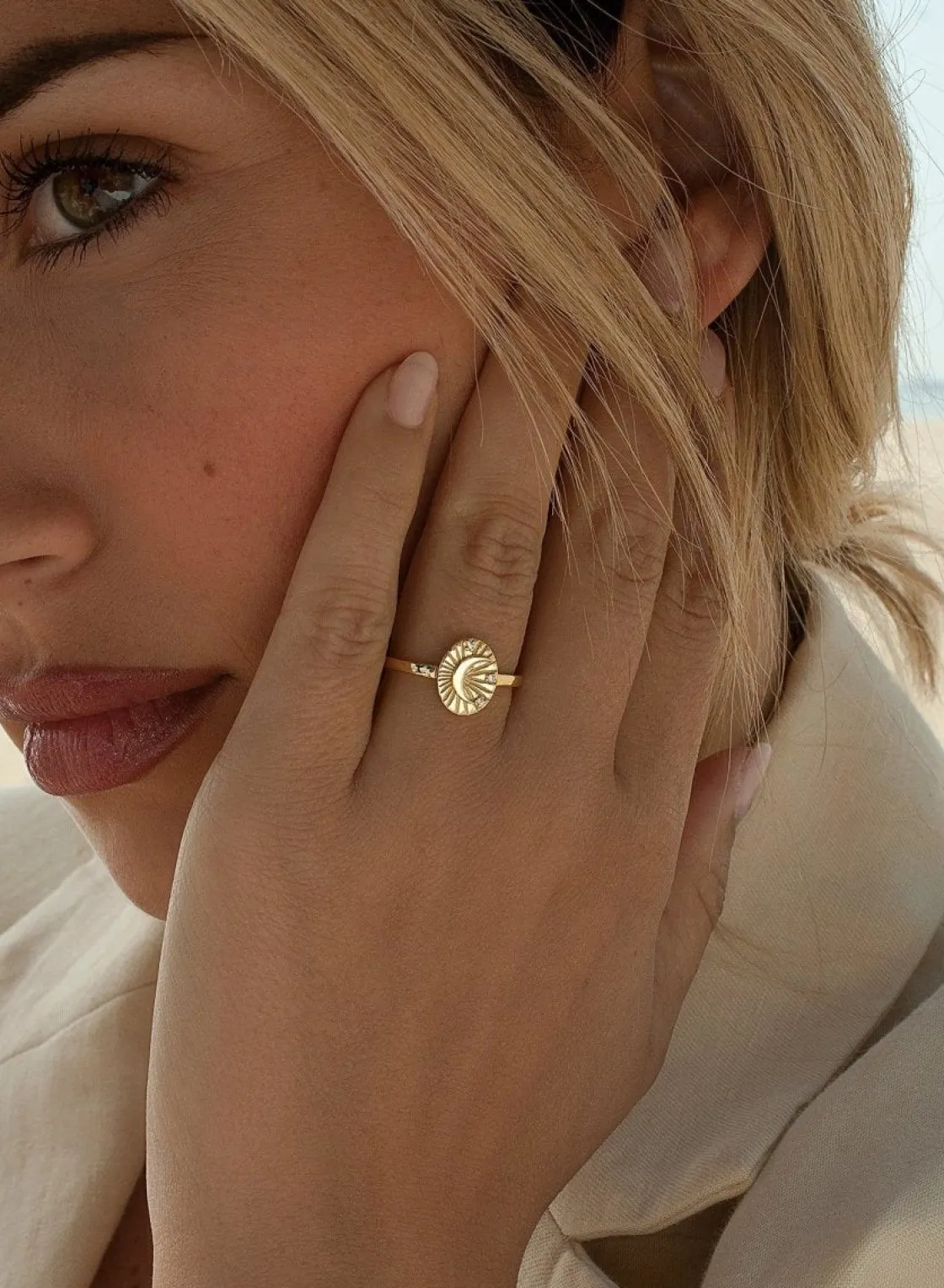 Anillo Sello | LINEARGENT Anillo sello diseño de luna y tres circonitas