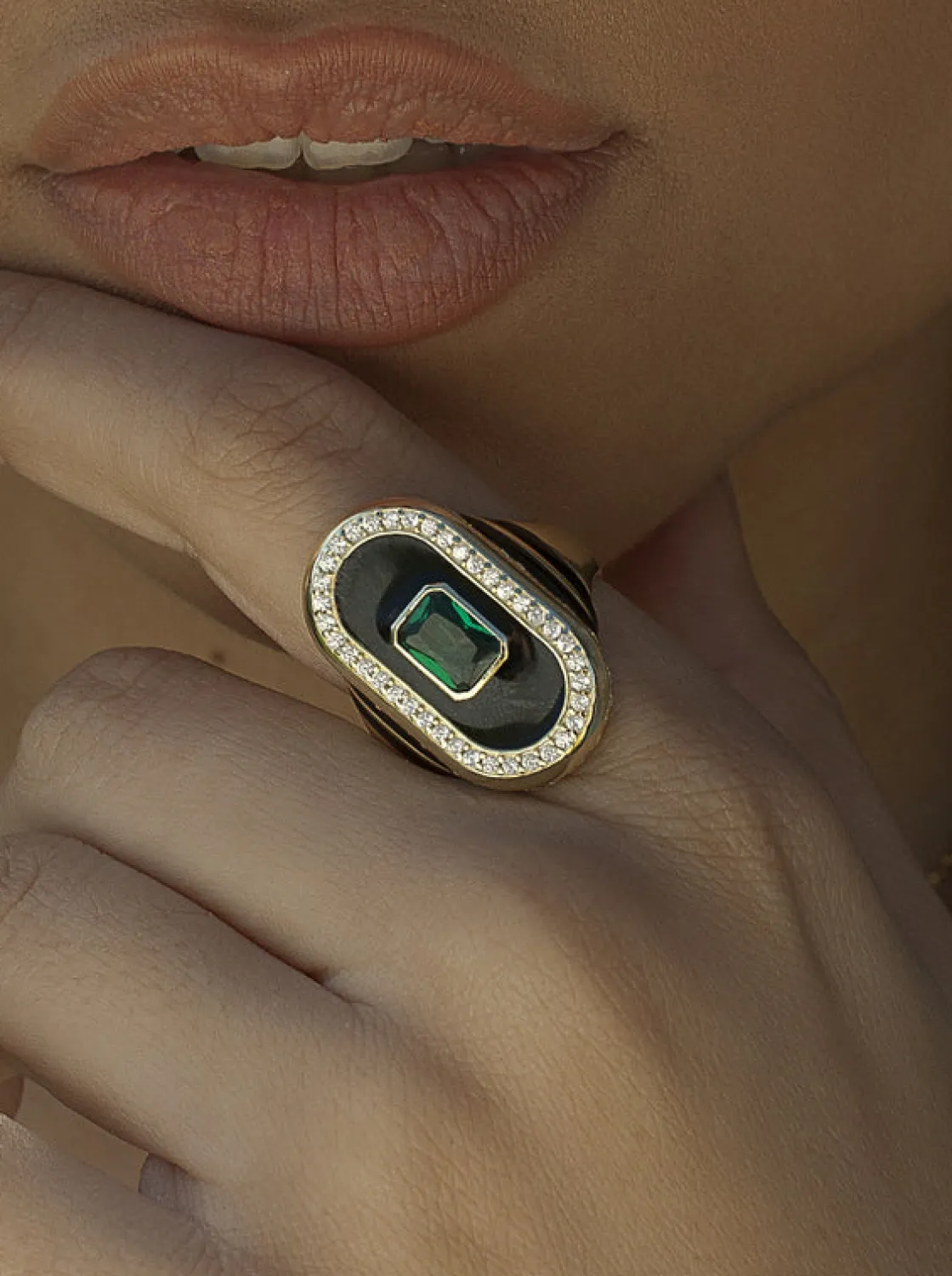 Anillos Con Piedras | Anillos Grandes | LINEARGENT Anillo sello diseño ovalado con circonitas y gema central