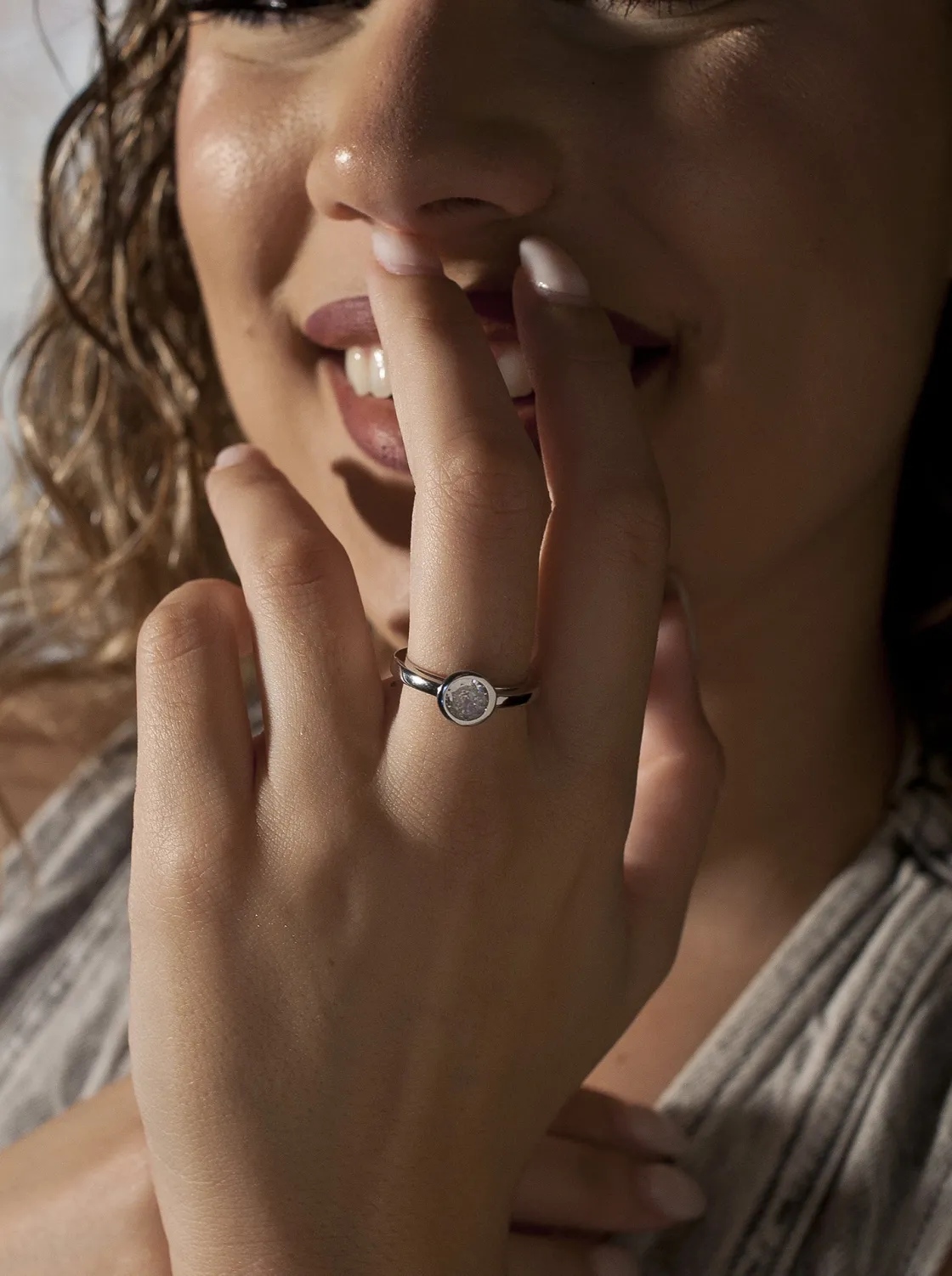 Anillos De Compromiso | Anillo Solitario | LINEARGENT Anillo solitario diseño de círculo con contorno grueso