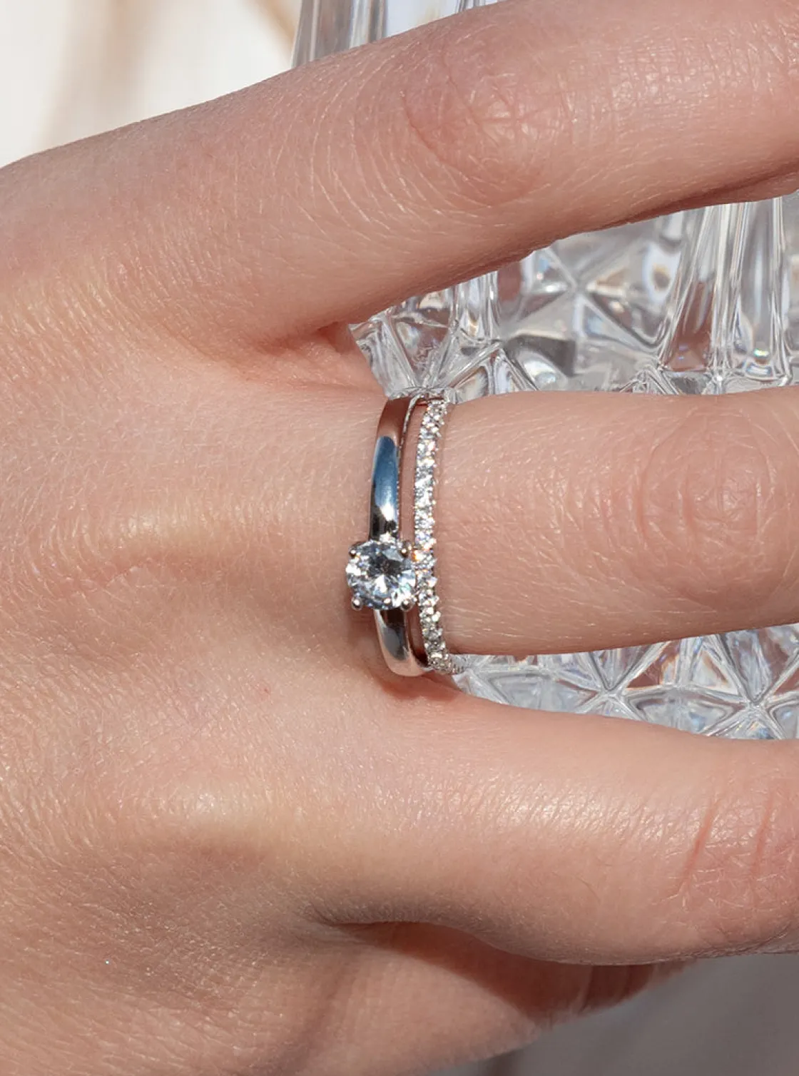 Anillos Especiales | Anillo Solitario | LINEARGENT Anillo solitarios diseño de doble carril con circonita central