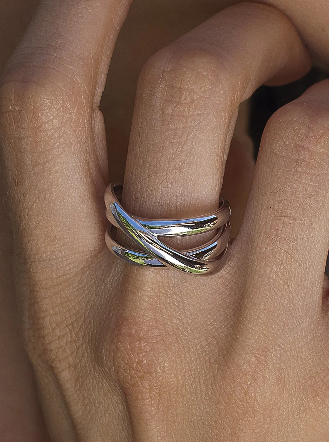 Anillos Anchos | Anillos Grandes | LINEARGENT Anillos anchos de plata lisa diseño raíles cruzados