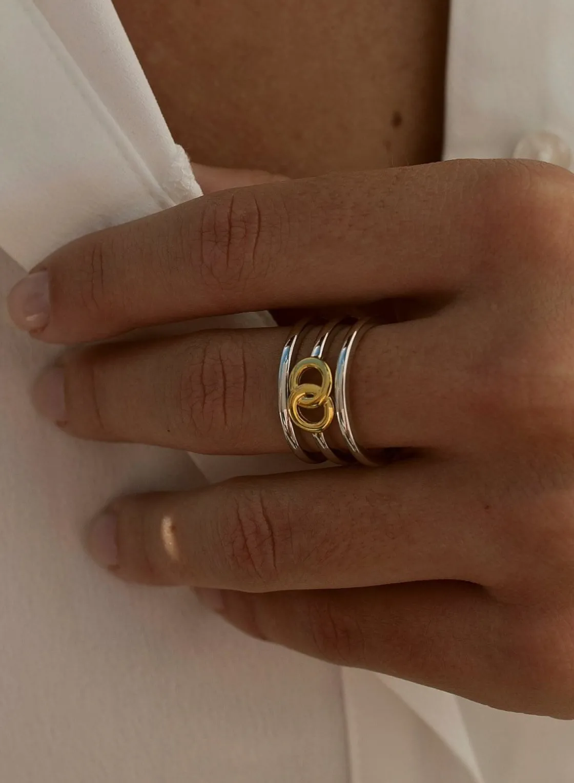 Anillos Bicolor | Anillos Anchos | LINEARGENT Anillos anchos detalle circular dorado central
