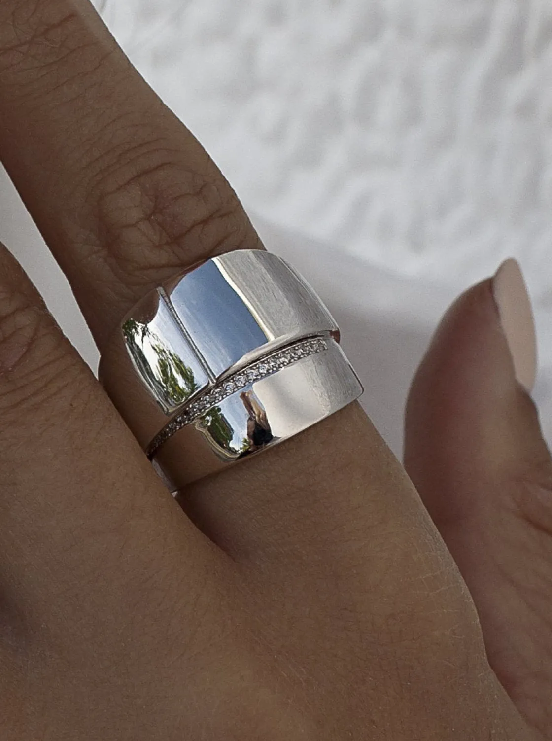 Anillos Anchos | Anillos Grandes | LINEARGENT Anillos anchos diseño de doble círculo con carril de circonitas