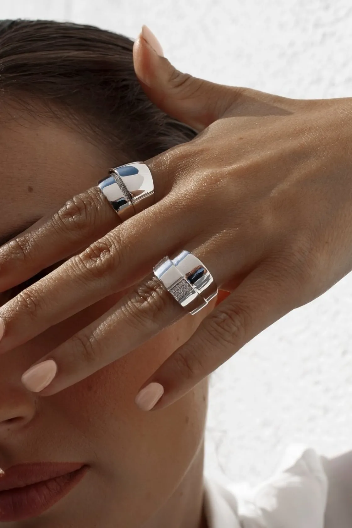Anillos Anchos | Anillos Grandes | LINEARGENT Anillos anchos diseño de doble círculo con carril de circonitas