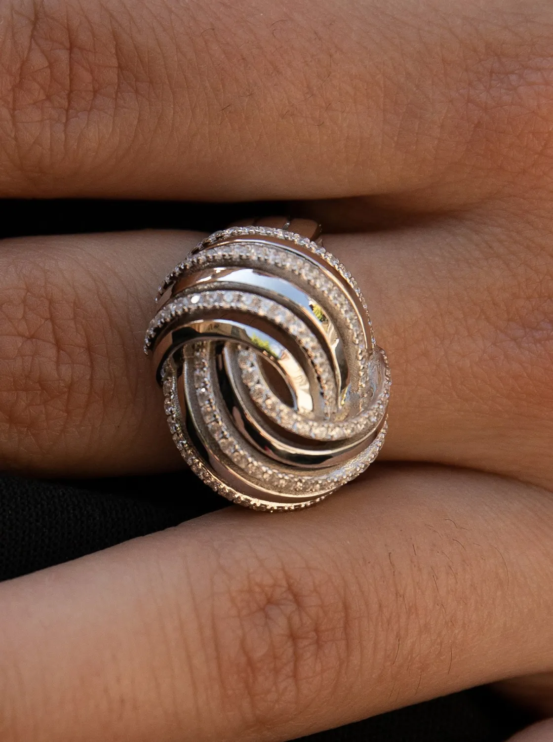Anillos Especiales | Anillos Grandes | LINEARGENT Anillos anchos diseño raíles cruzados con circonitas