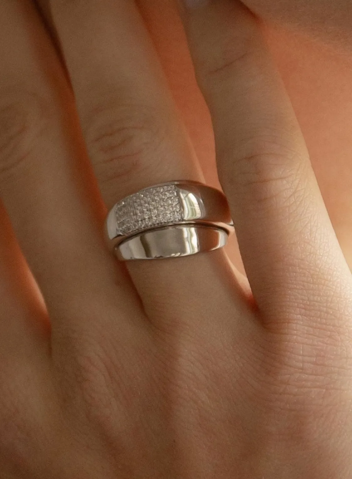 Anillos Anchos | Anillos Grandes | LINEARGENT Anillos anchos diseño superpuesto con circonitas