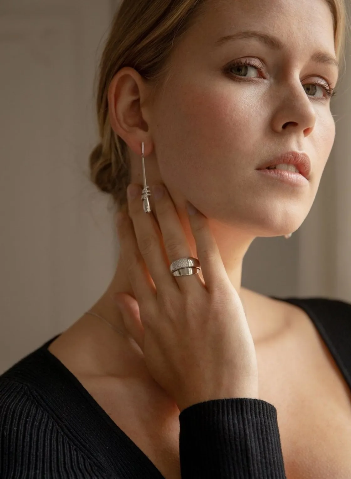 Anillos Anchos | Anillos Grandes | LINEARGENT Anillos anchos diseño superpuesto con circonitas