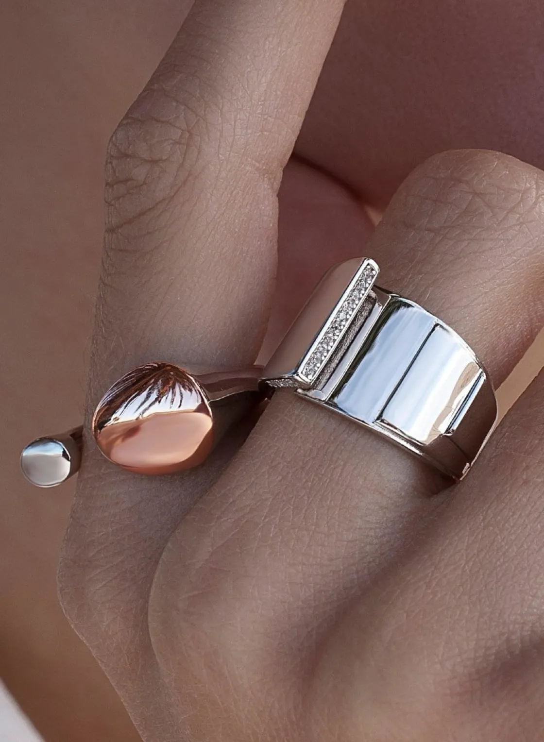 Anillos Anchos | Anillos Grandes | LINEARGENT Anillos anchos diseño superpuesto con detalle de circonitas