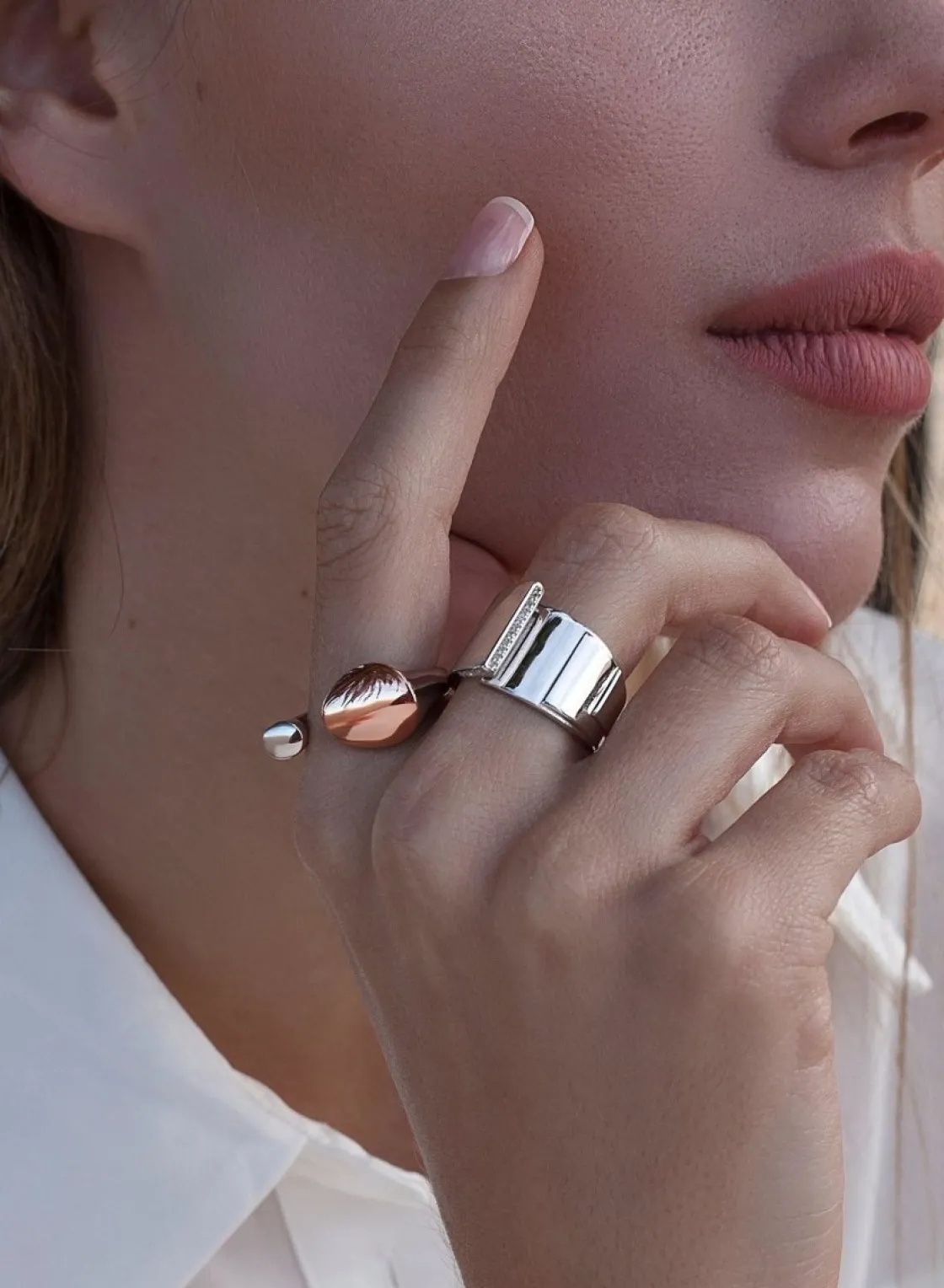 Anillos Anchos | Anillos Grandes | LINEARGENT Anillos anchos diseño superpuesto con detalle de circonitas
