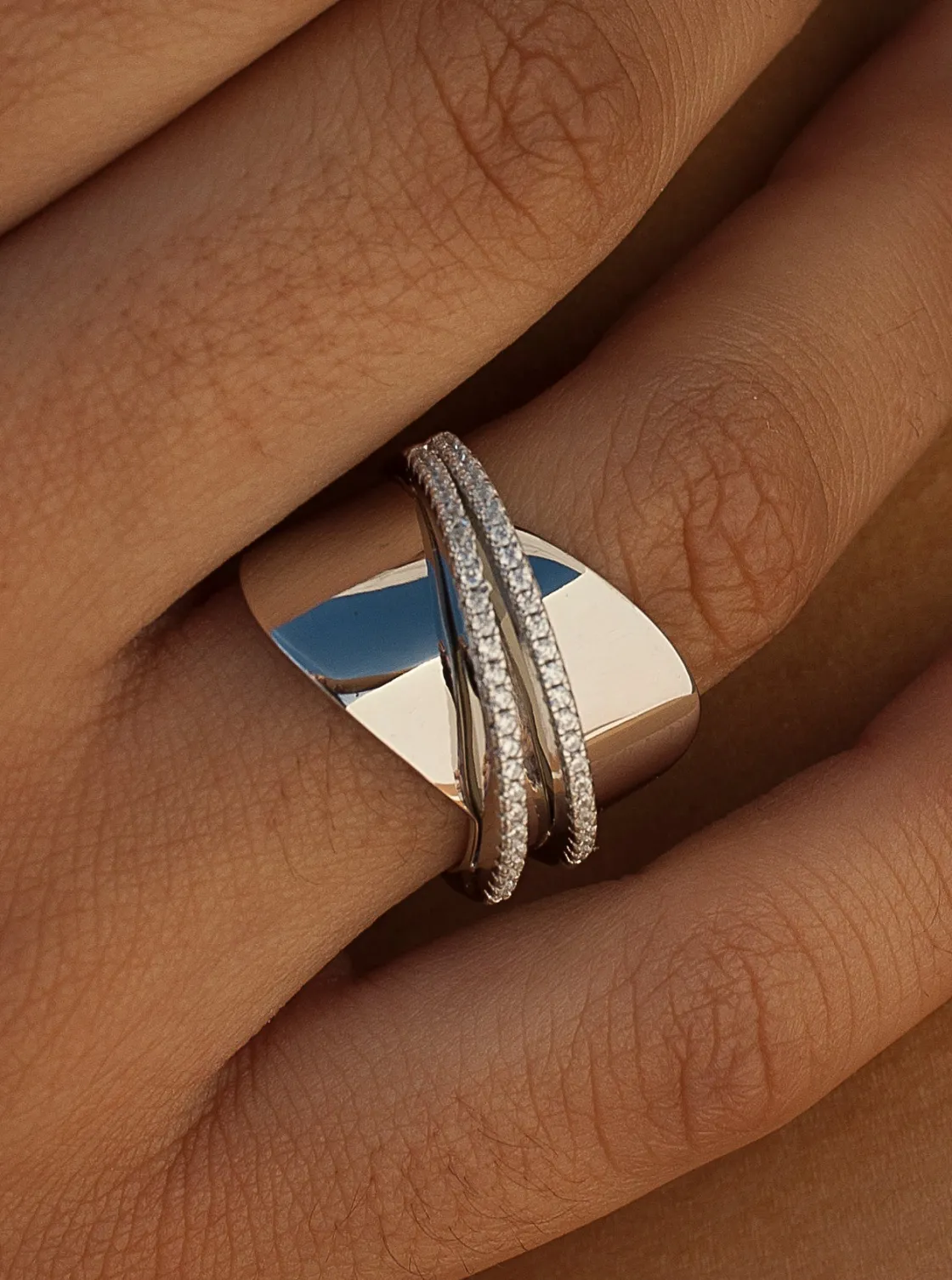 Anillos Anchos | Anillos Grandes | LINEARGENT Anillos anchos formados por cuatro carriles y circonitas
