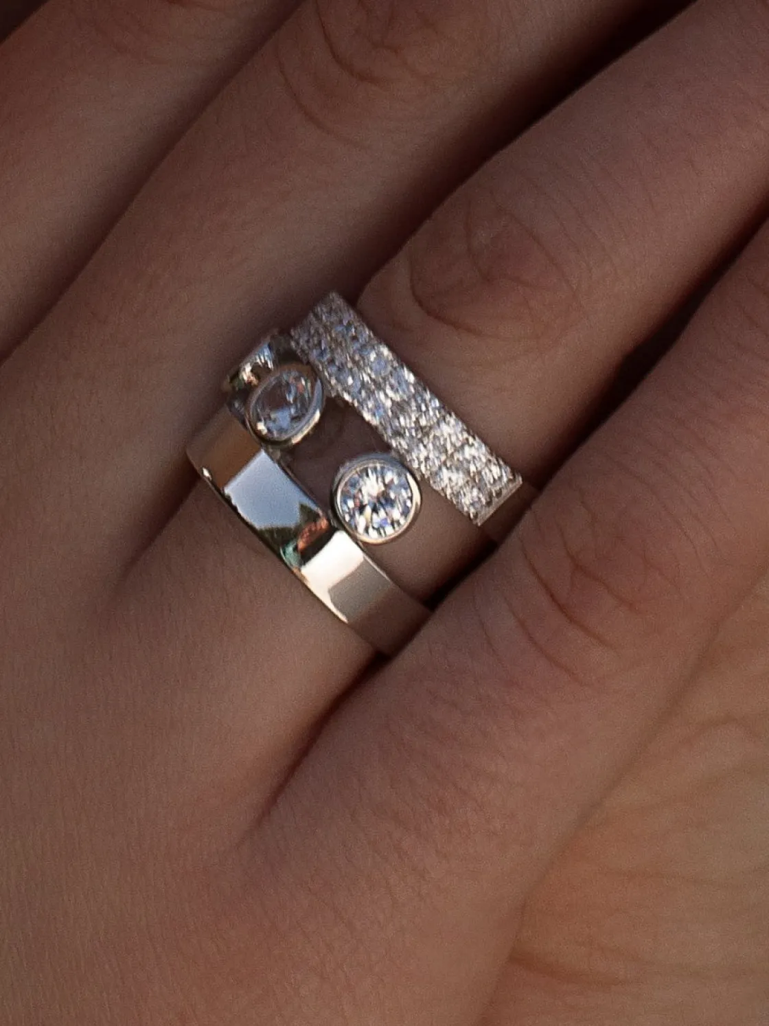 Anillos Anchos | Anillos Grandes | LINEARGENT Anillos anchos formados por tres carriles de circonitas