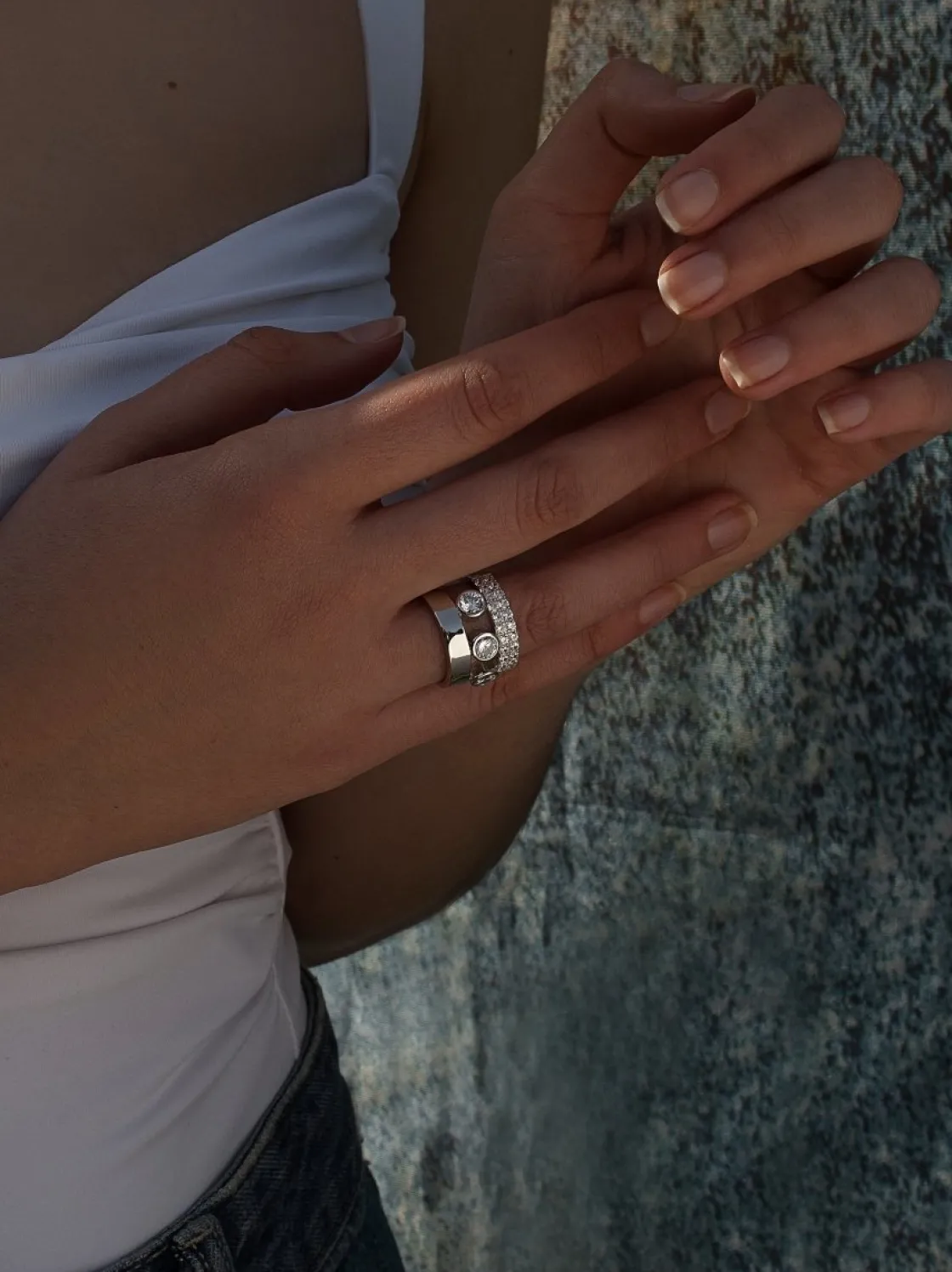 Anillos Anchos | Anillos Grandes | LINEARGENT Anillos anchos formados por tres carriles de circonitas