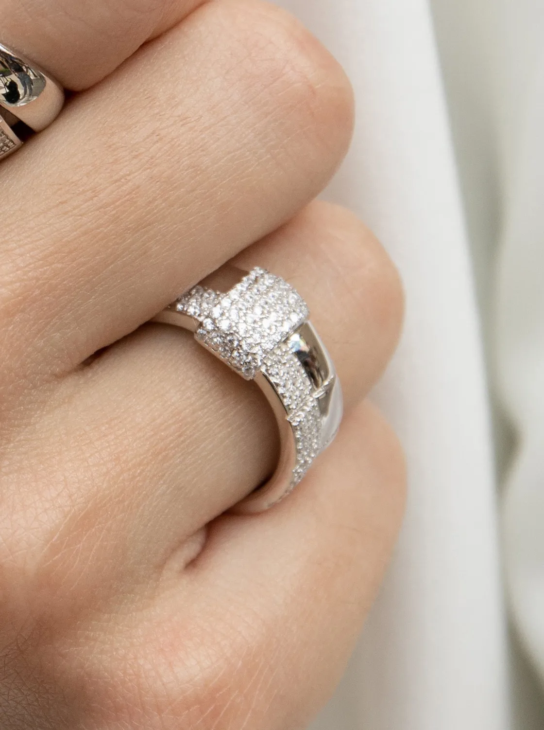 Anillos Anchos | LINEARGENT Anillos circonitas de plata con banda cruzada en el centro
