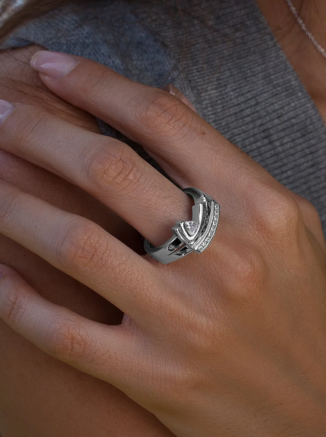 Anillos Circonitas | LINEARGENT Anillos circonitas de plata con raíl de nueve circonitas