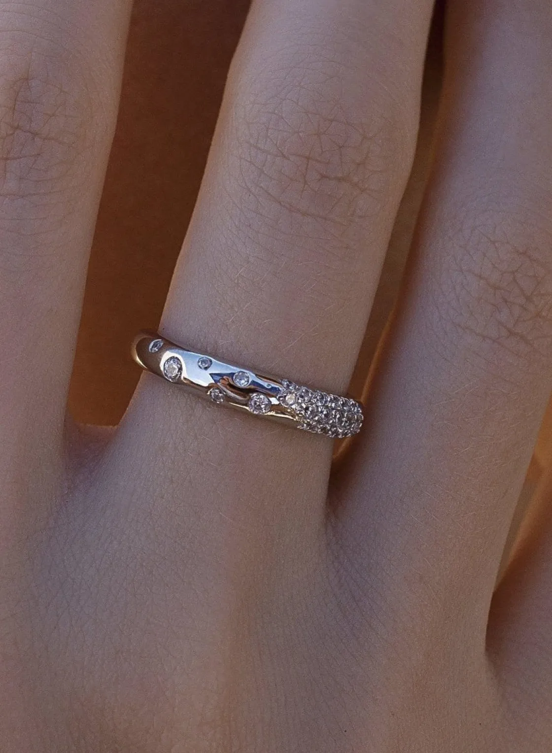Anillos Pequeños | Anillos Circonitas | LINEARGENT Anillos circonitas diseño desigual circular