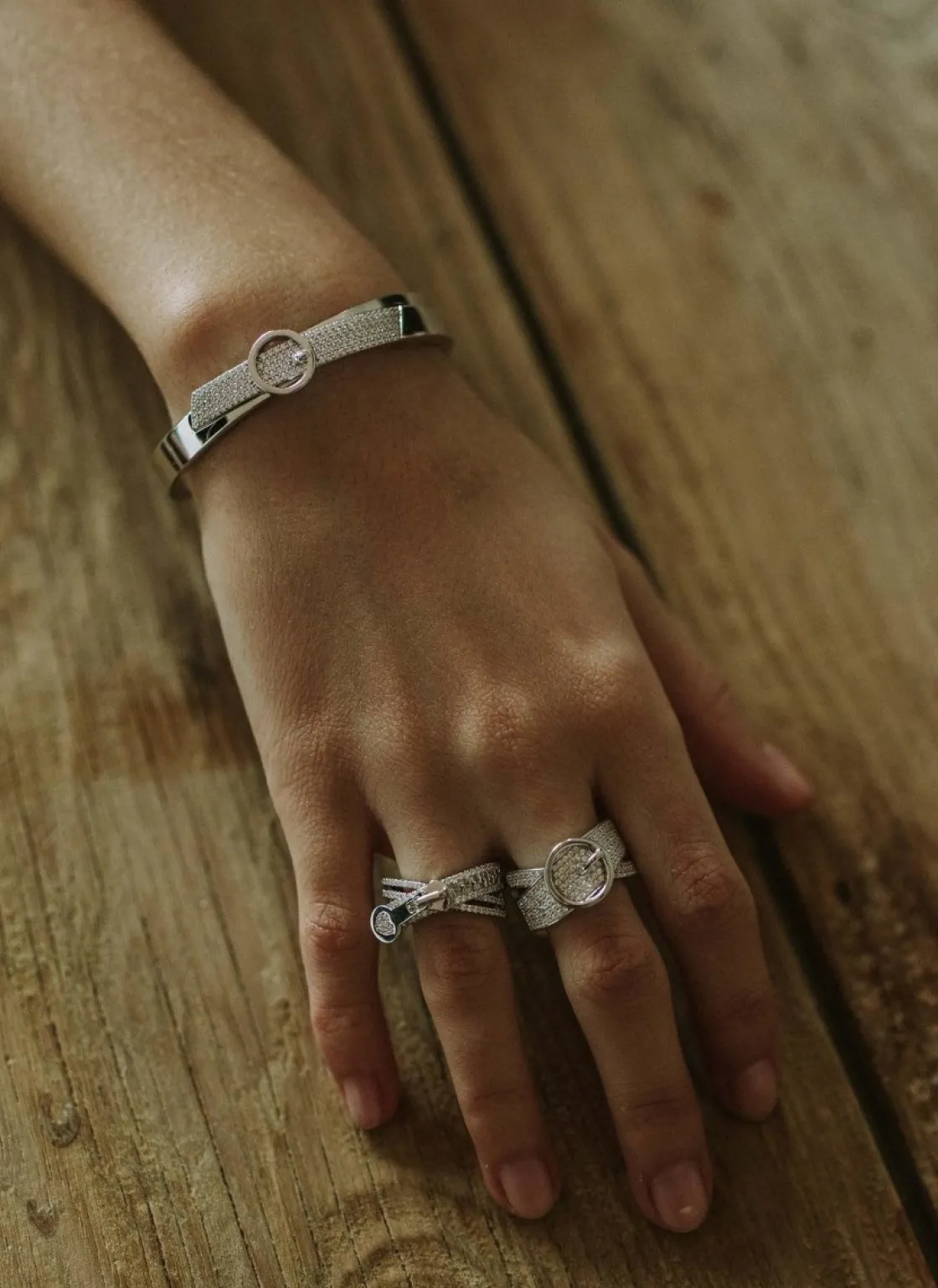 Anillos Circonitas | LINEARGENT Anillos circonitas motivo de hebilla circular cruzada