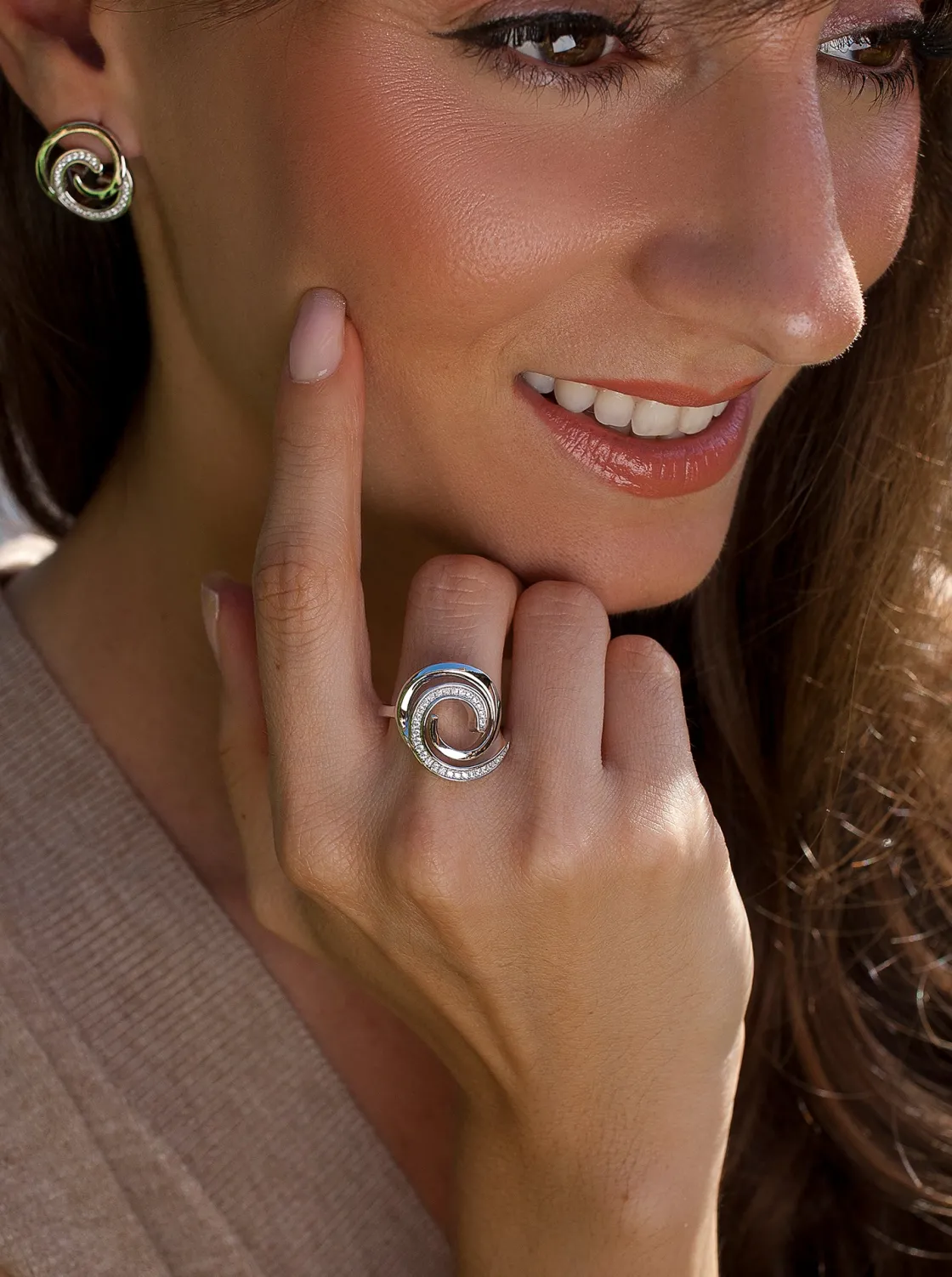 Anillos De Diseño | LINEARGENT Anillos con circonitas de plata con diseño estilo caracol