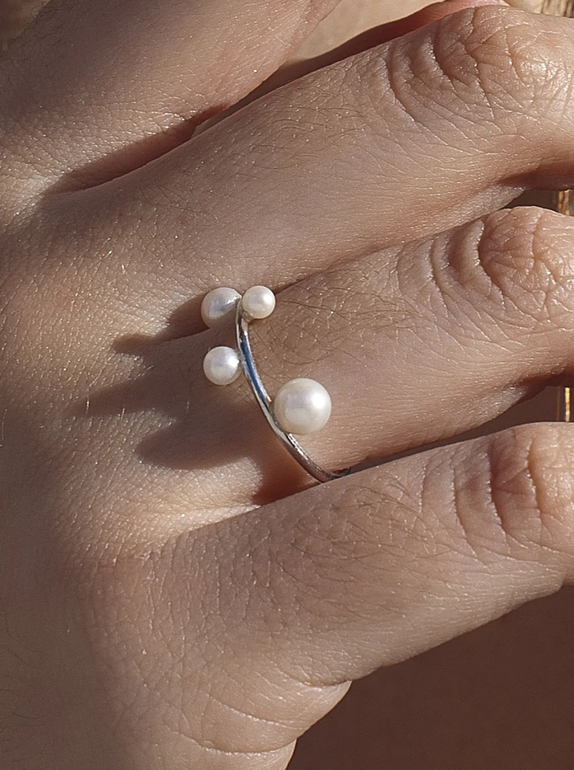 Anillos Con Perlas | LINEARGENT Anillos con perlas de plata diseño de cuatro perlas