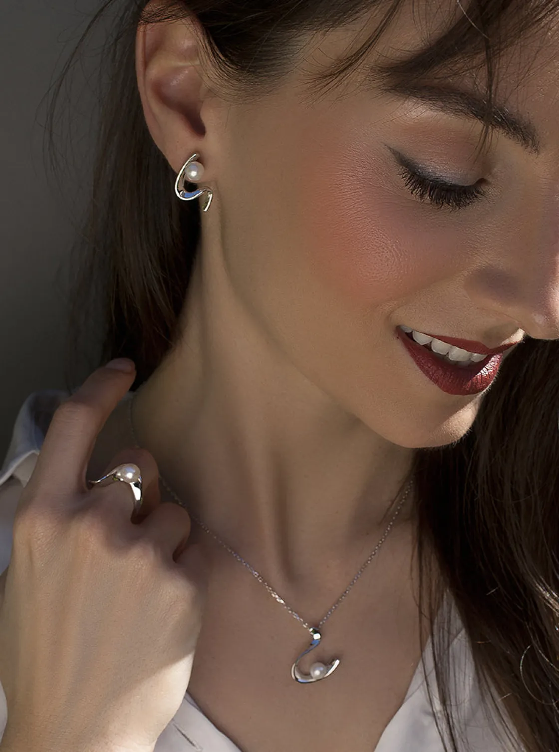 Anillos De Diseño | Anillos Con Perlas | LINEARGENT Anillos con perlas de plata diseño ondulado