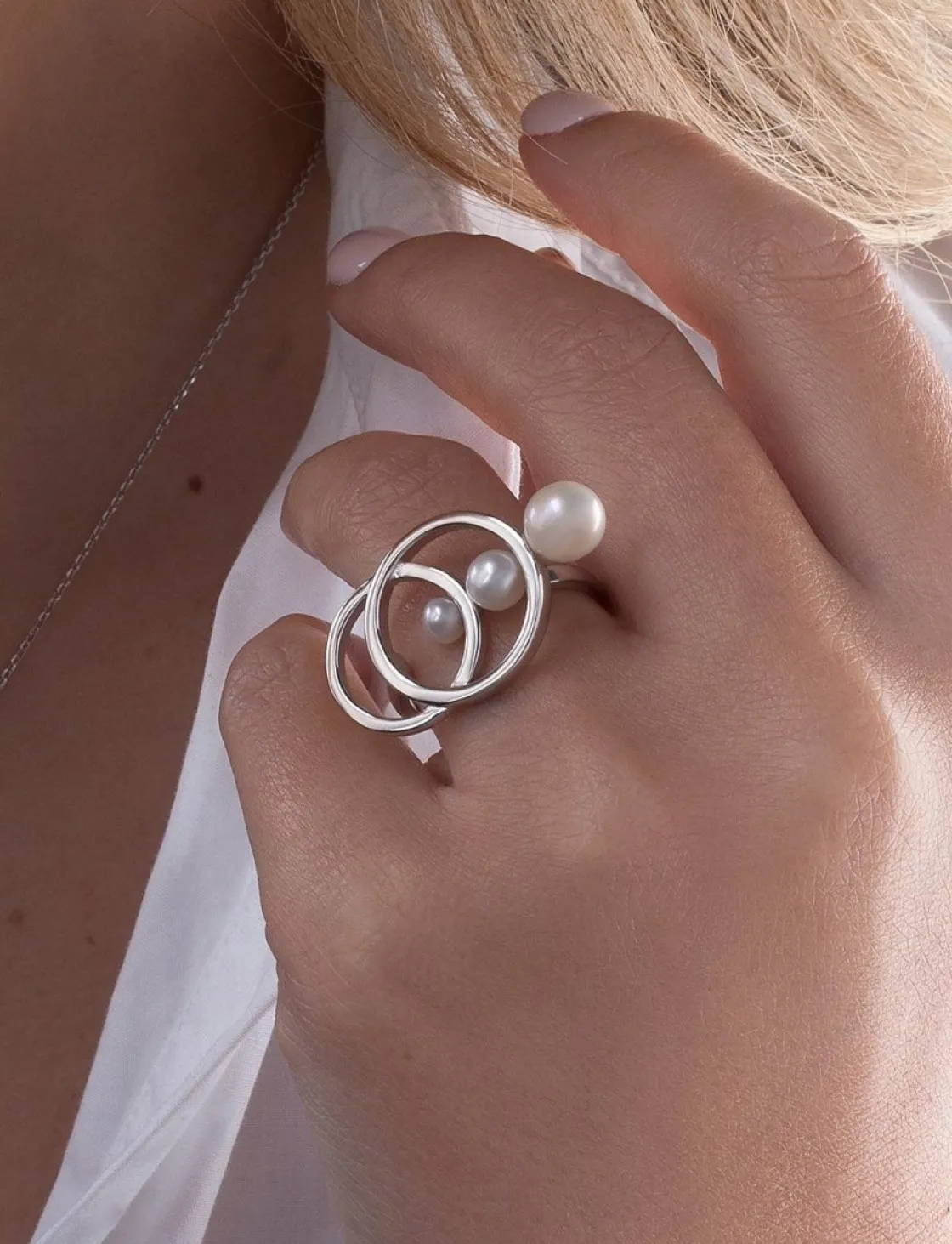 Anillos Con Perlas | LINEARGENT Anillos con perlas de plata diseño triple perla