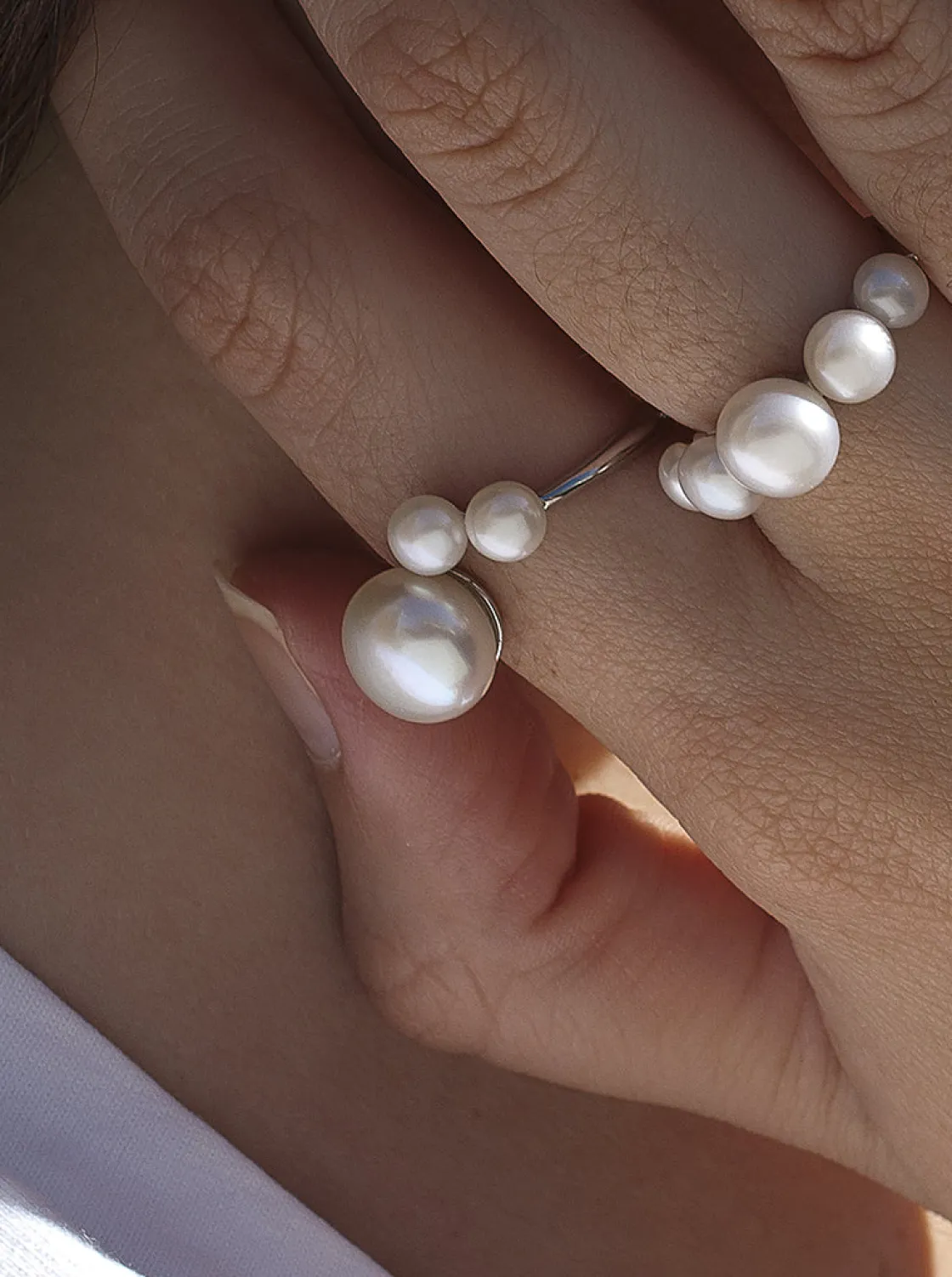 Anillos Pequeños | Anillos Con Perlas | LINEARGENT Anillos con perlas de plata diseño triple perla abierto