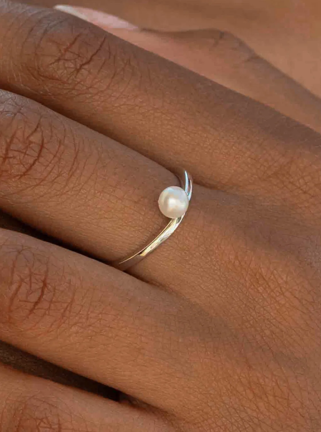 Anillos Con Perlas | Anillos Finos | LINEARGENT Anillos con perlas diseño fino y minimalista