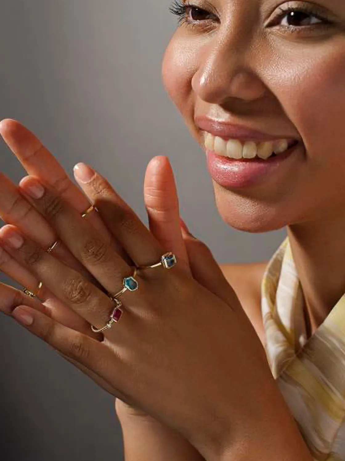 Anillos Dorados | Anillos Pequeños | LINEARGENT Anillos con piedras baño dorado tono aguamarina