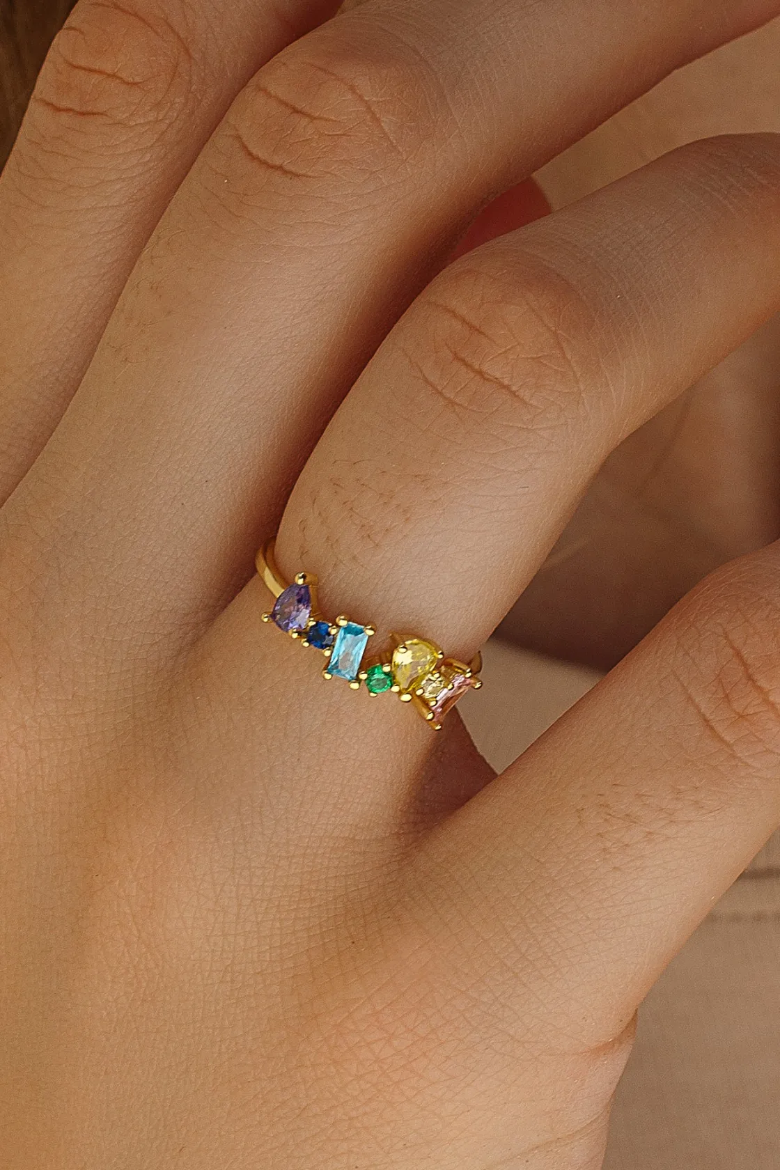 Anillos Dorados | Anillos Pequeños | LINEARGENT Anillos con piedras de colores centrales bañadas en oro