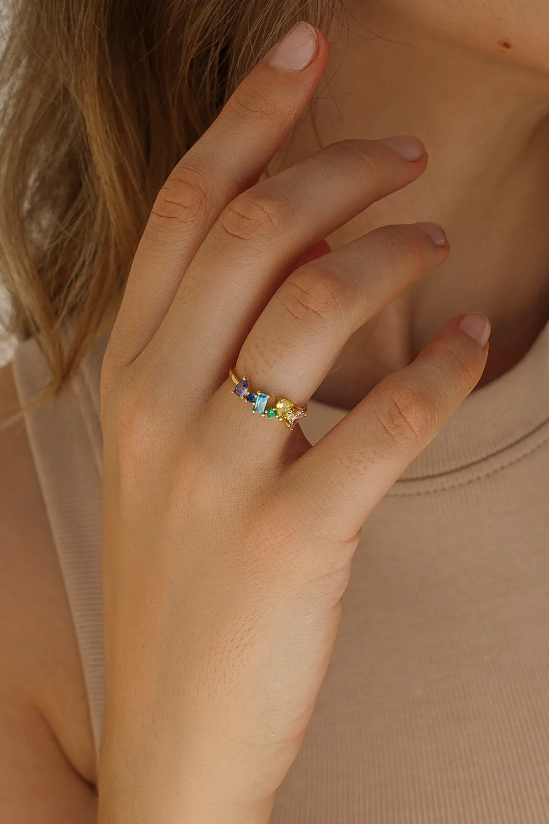Anillos Dorados | Anillos Pequeños | LINEARGENT Anillos con piedras de colores centrales bañadas en oro