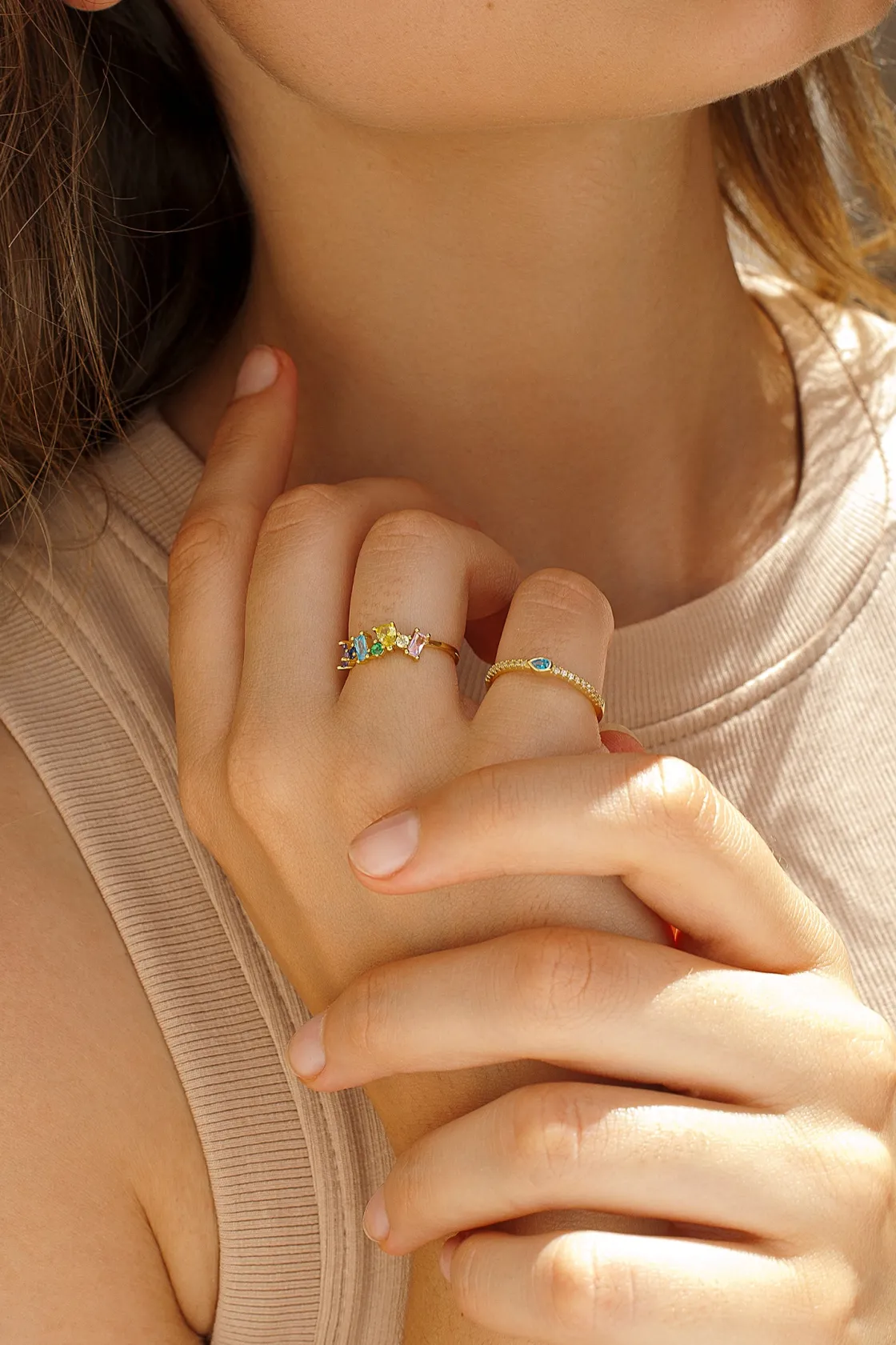 Anillos Dorados | Anillos Pequeños | LINEARGENT Anillos con piedras de colores centrales bañadas en oro