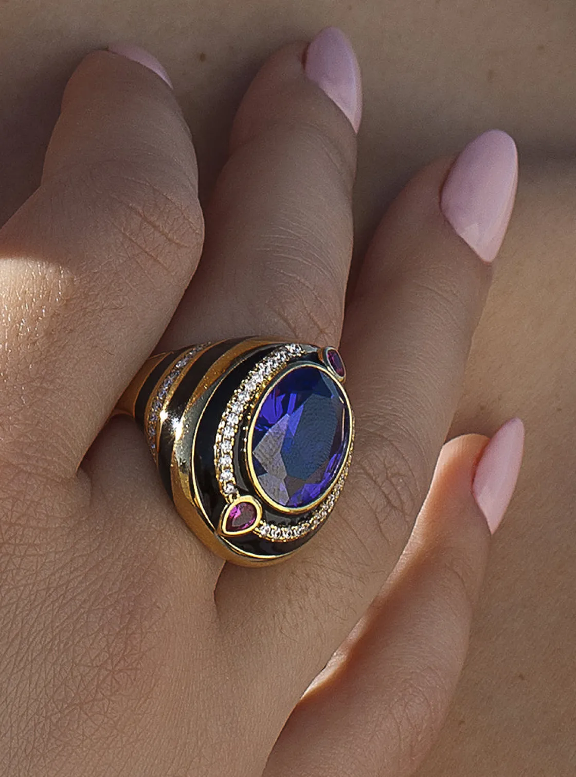 Anillos De Diseño | Anillos Con Piedras | LINEARGENT Anillos con piedras de colores en tono amatista