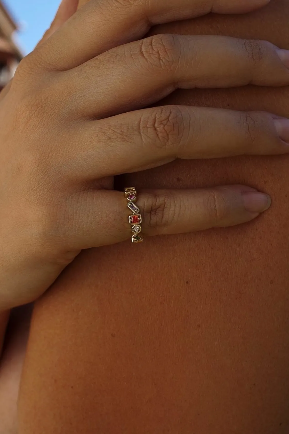 Anillos Dorados | Anillos Con Piedras | LINEARGENT Anillos con piedras de diseño geometrico multicolor