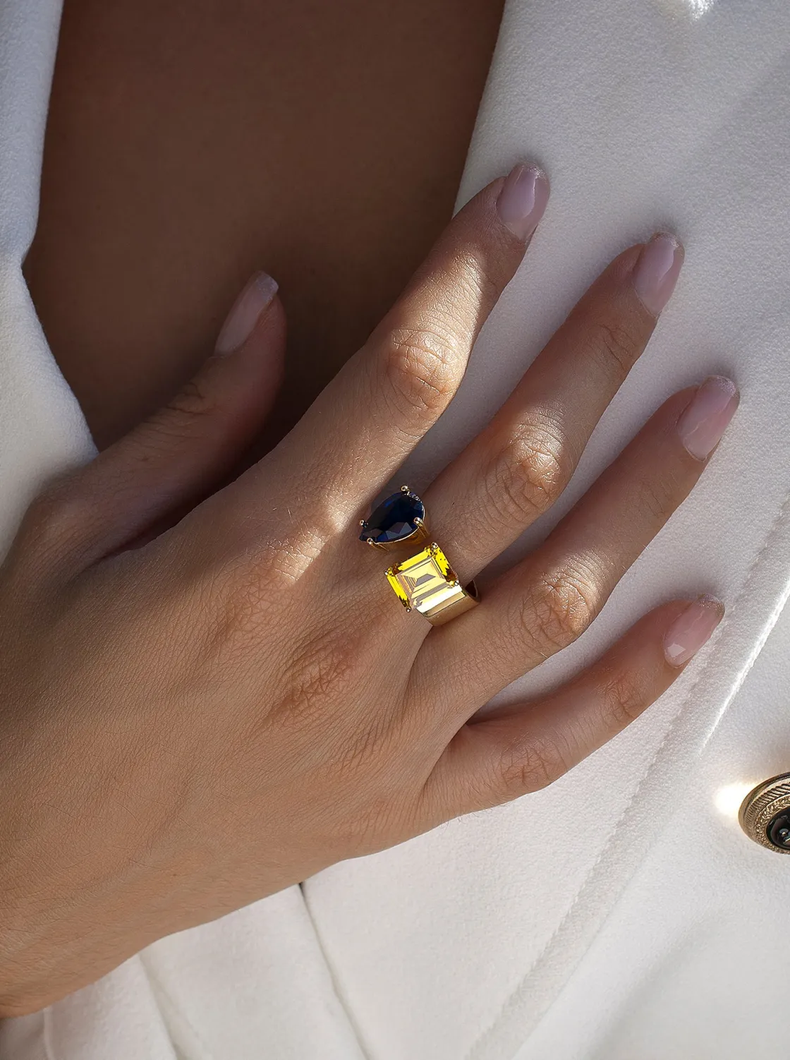 Anillos Dorados | Anillos Con Piedras | LINEARGENT Anillos con piedras diseño abierto en tonos azurita y citrino