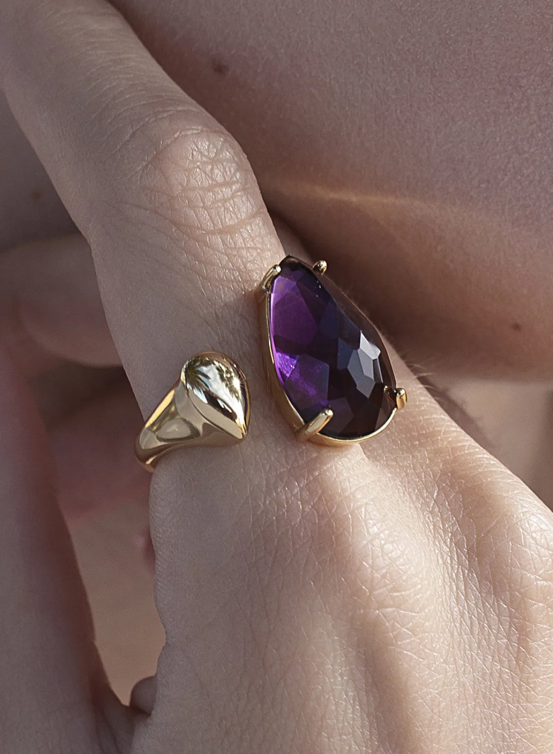 Anillos Con Piedras | Anillos Grandes | LINEARGENT Anillos con piedras diseño de cuarzo adamantino zafiro