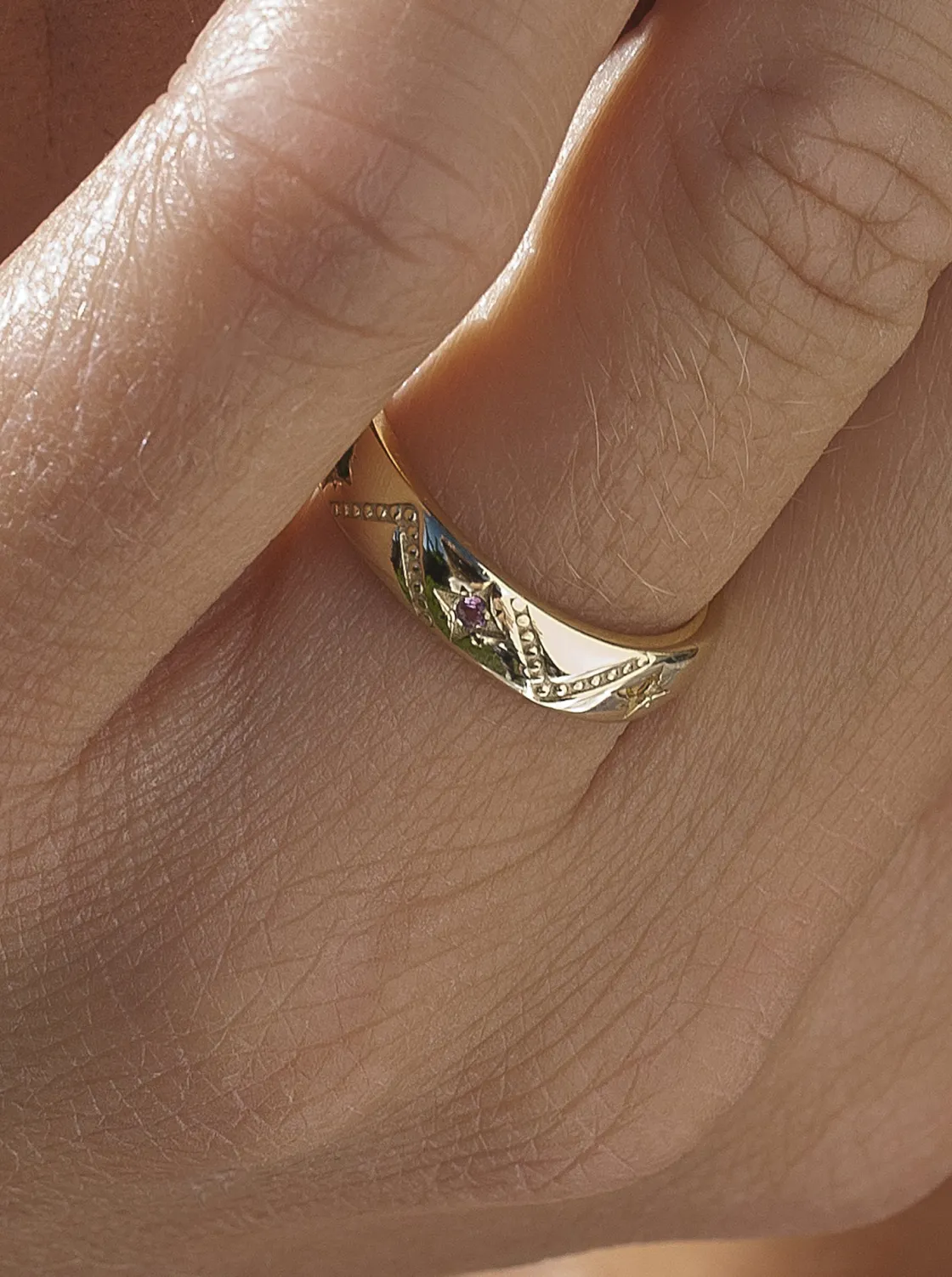 Anillos Dorados | Anillos Con Piedras | LINEARGENT Anillos con piedras diseño de estrellas multicolores
