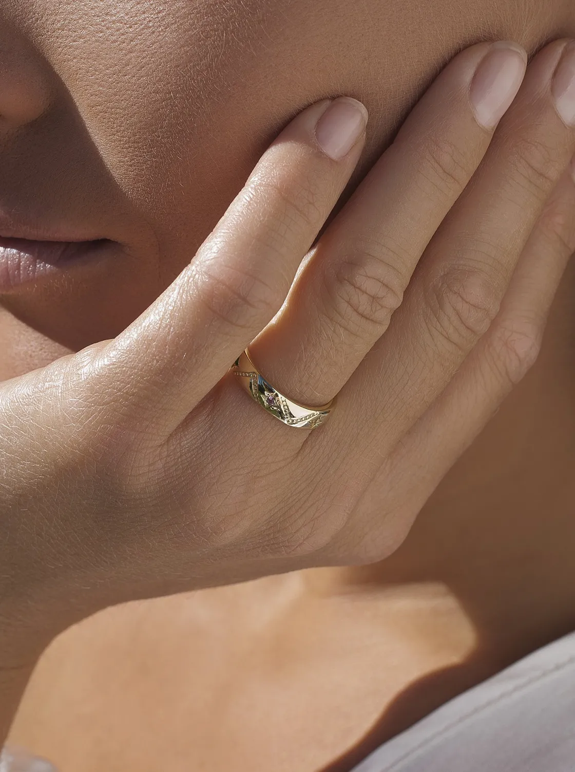 Anillos Dorados | Anillos Con Piedras | LINEARGENT Anillos con piedras diseño de estrellas multicolores