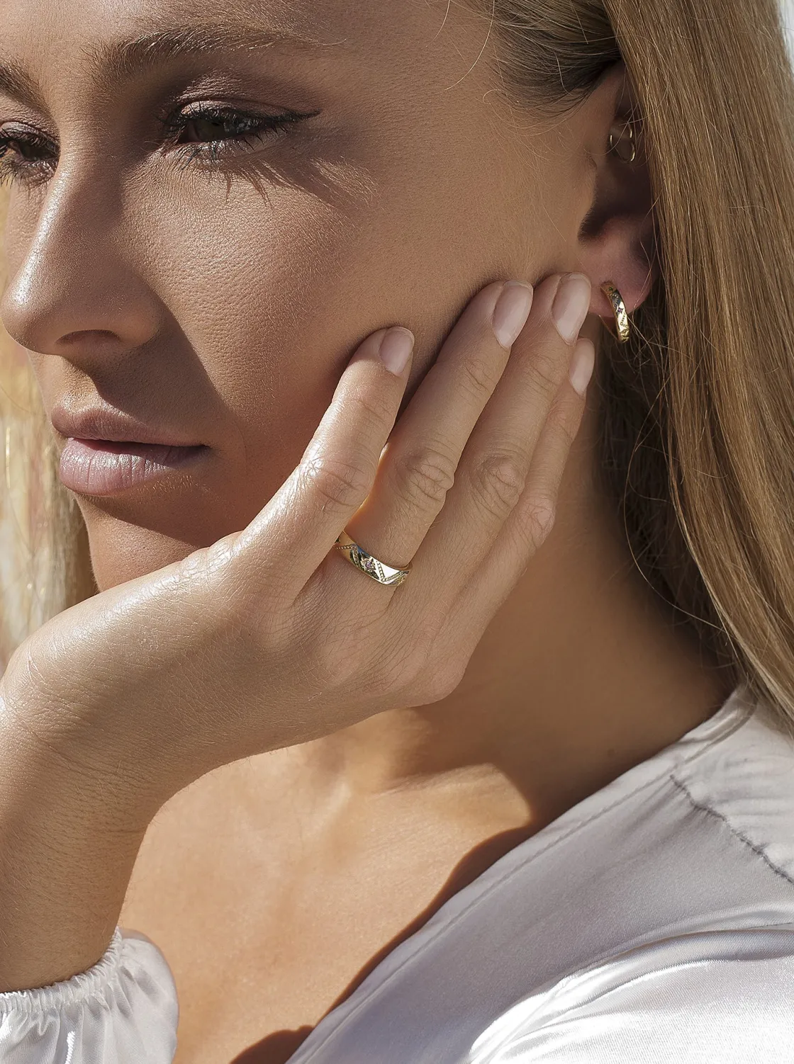 Anillos Dorados | Anillos Con Piedras | LINEARGENT Anillos con piedras diseño de estrellas multicolores
