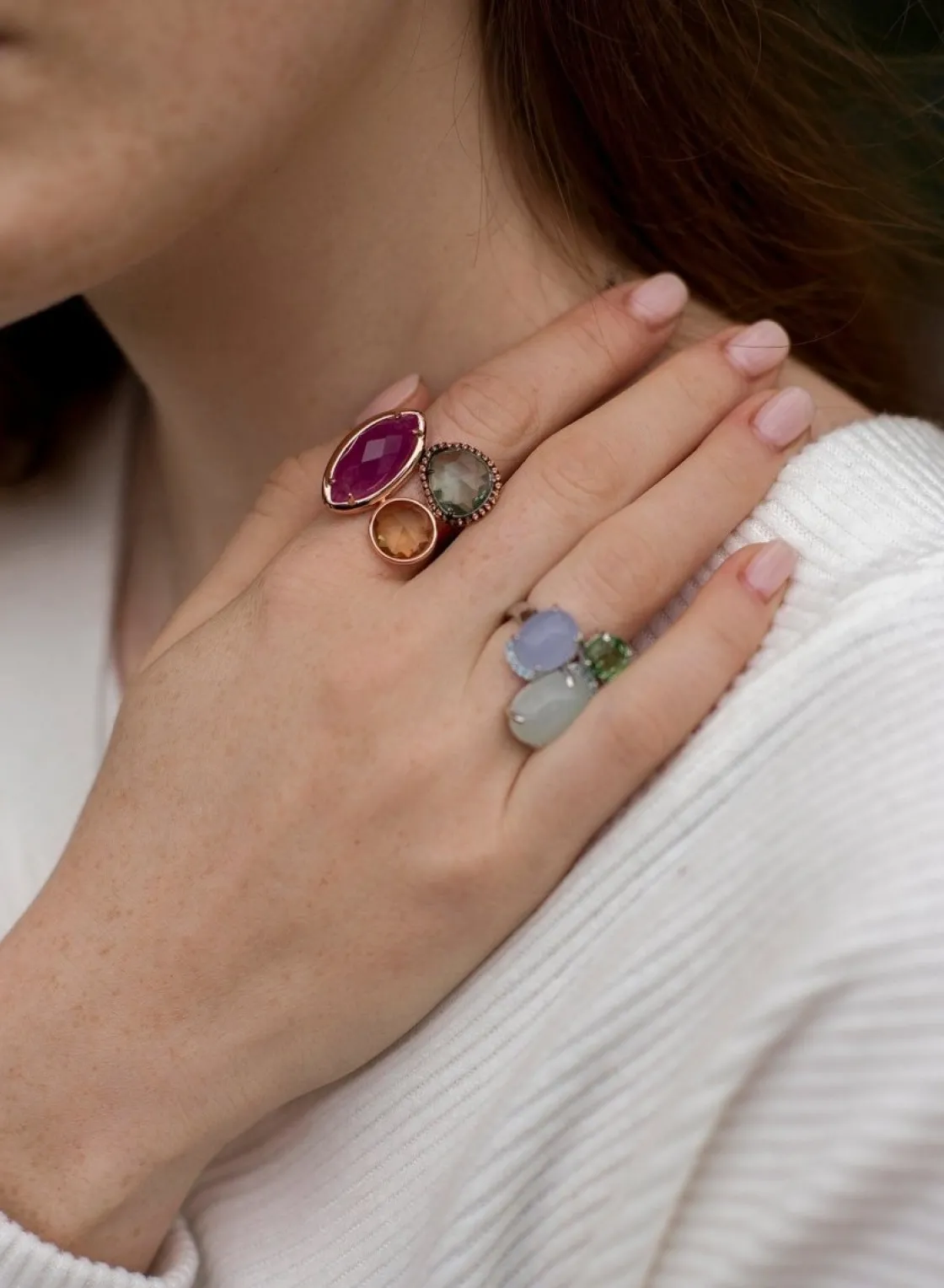 Anillos Con Piedras | LINEARGENT Anillos con piedras diseño de tres gemas bañado en oro