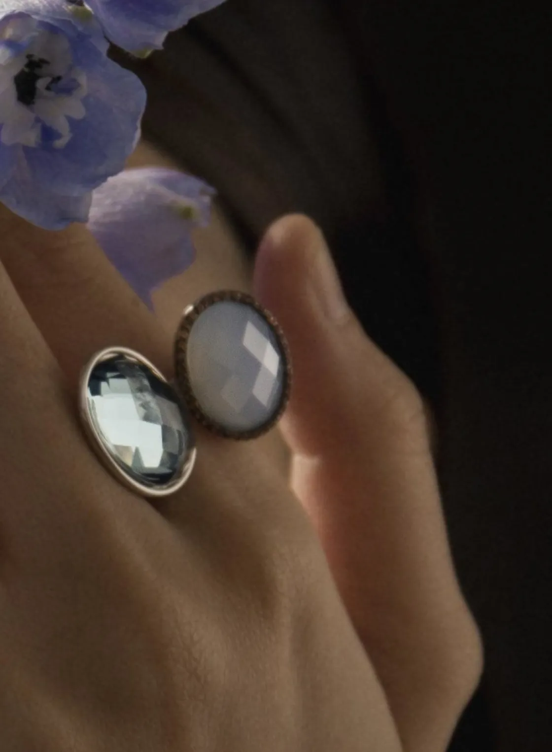 Anillos Con Piedras | Anillos Grandes | LINEARGENT Anillos con piedras diseño dividido en tonos fríos