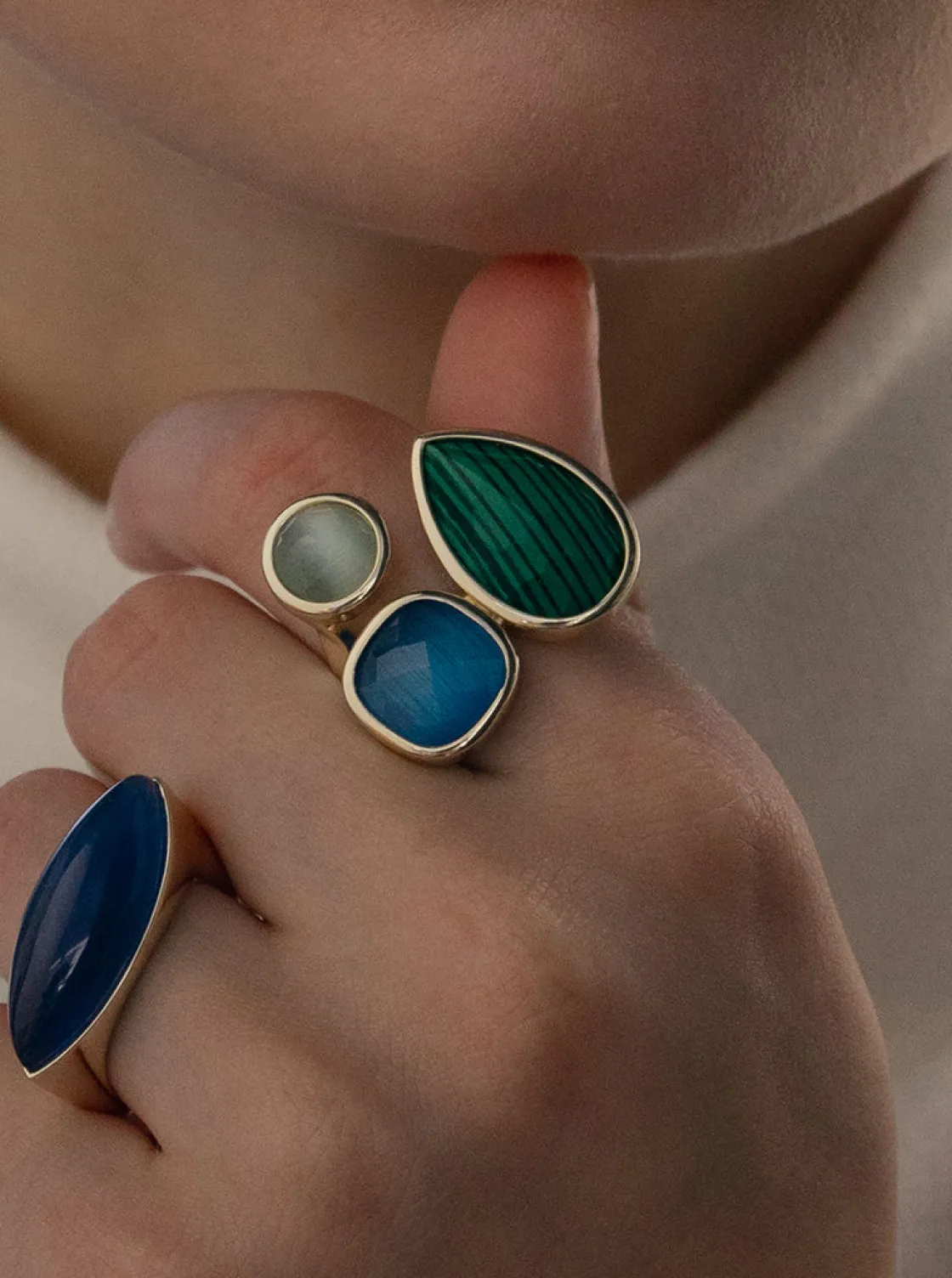 Anillos Dorados | Anillos Con Piedras | LINEARGENT Anillos con piedras diseño lágrima malaquita