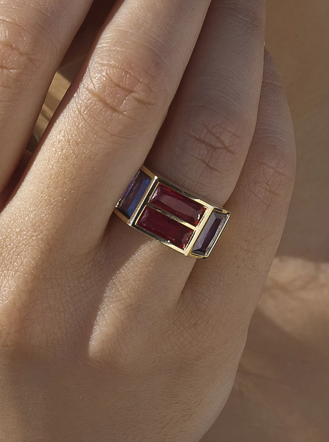 Anillos Dorados | Anillos De Diseño | LINEARGENT Anillos con piedras en tono lavanda y fucsia de plata