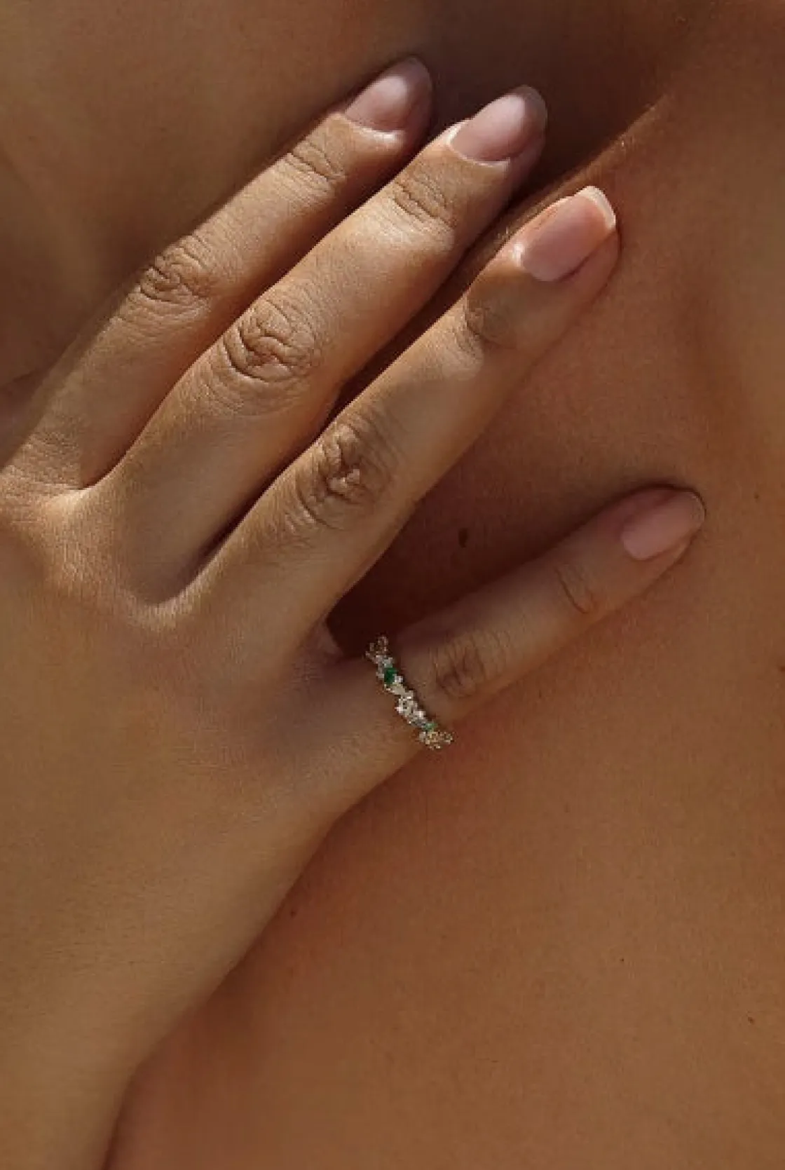 Anillos Dorados | Anillos Pequeños | LINEARGENT Anillos con piedras en tono verde y azul talla esmeralda