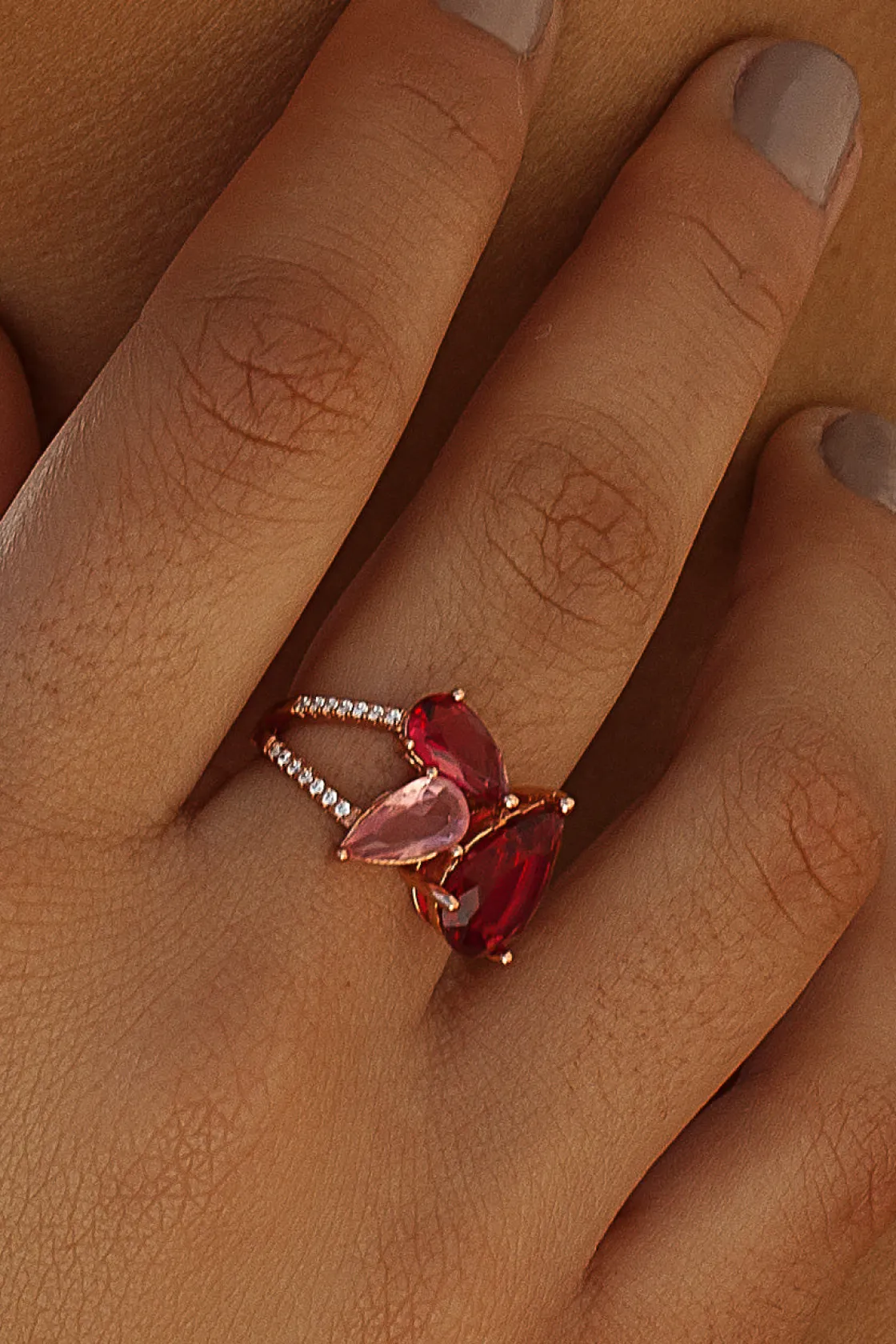 Anillos Con Piedras | LINEARGENT Anillos con piedras en tonos rosados y rojizos