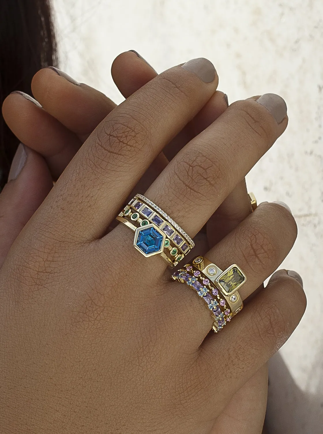 Anillos Dorados | Anillos Con Piedras | LINEARGENT Anillos con piedras motivo central exagonal tono azul