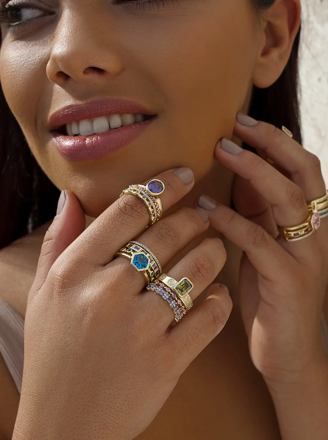 Anillos Dorados | Anillos Con Piedras | LINEARGENT Anillos con piedras motivo central exagonal tono azul
